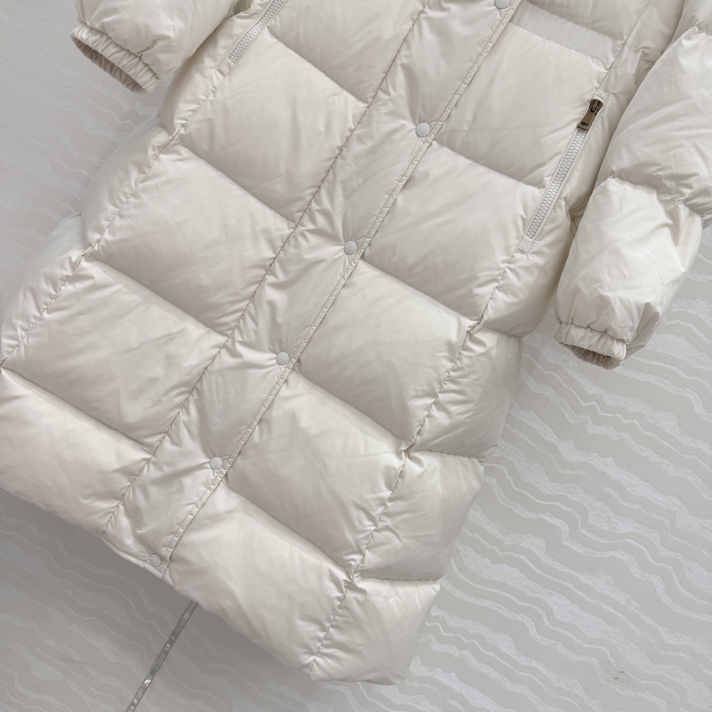 高端原单品质！❤️MO羽绒服！行走的棉被。假两件设计超长连帽羽绒服！定制五金配件所有细节处理全面到位 ！