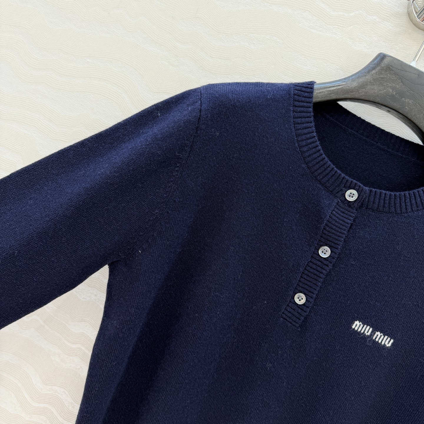 爆单推荐❤️原单品质miu系少女穿搭，亨利领羊绒小上衣！格蕾系色系！进口羊绒纱线软糯细腻！气质少女风减龄