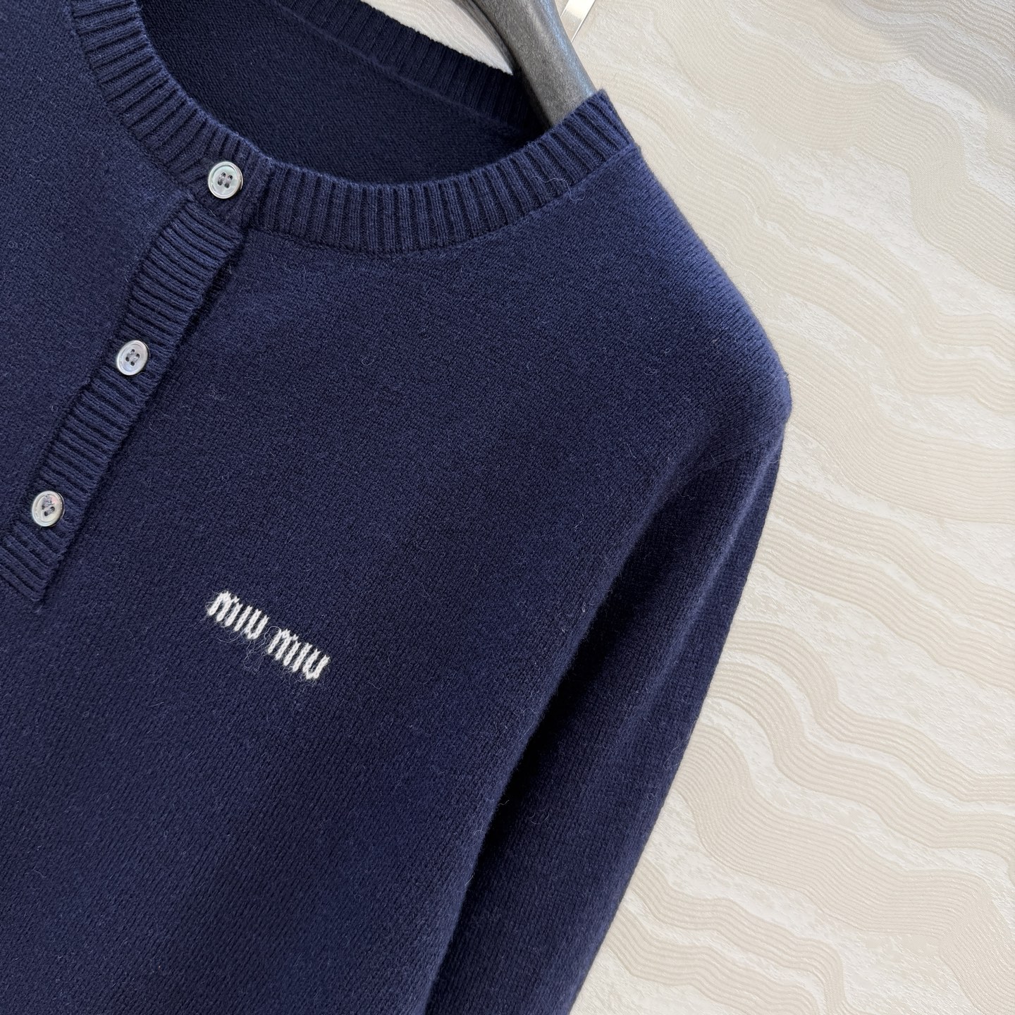 爆单推荐❤️原单品质miu系少女穿搭，亨利领羊绒小上衣！格蕾系色系！进口羊绒纱线软糯细腻！气质少女风减龄