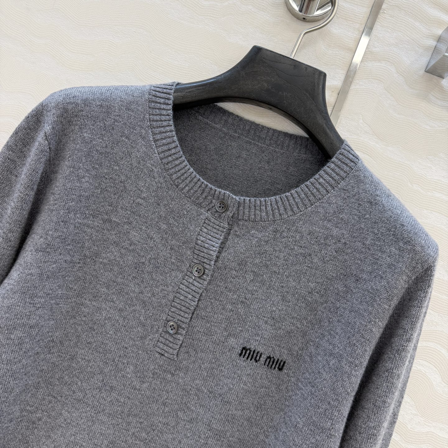 爆单推荐❤️原单品质miu系少女穿搭，亨利领羊绒小上衣！格蕾系色系！进口羊绒纱线软糯细腻！气质少女风减龄