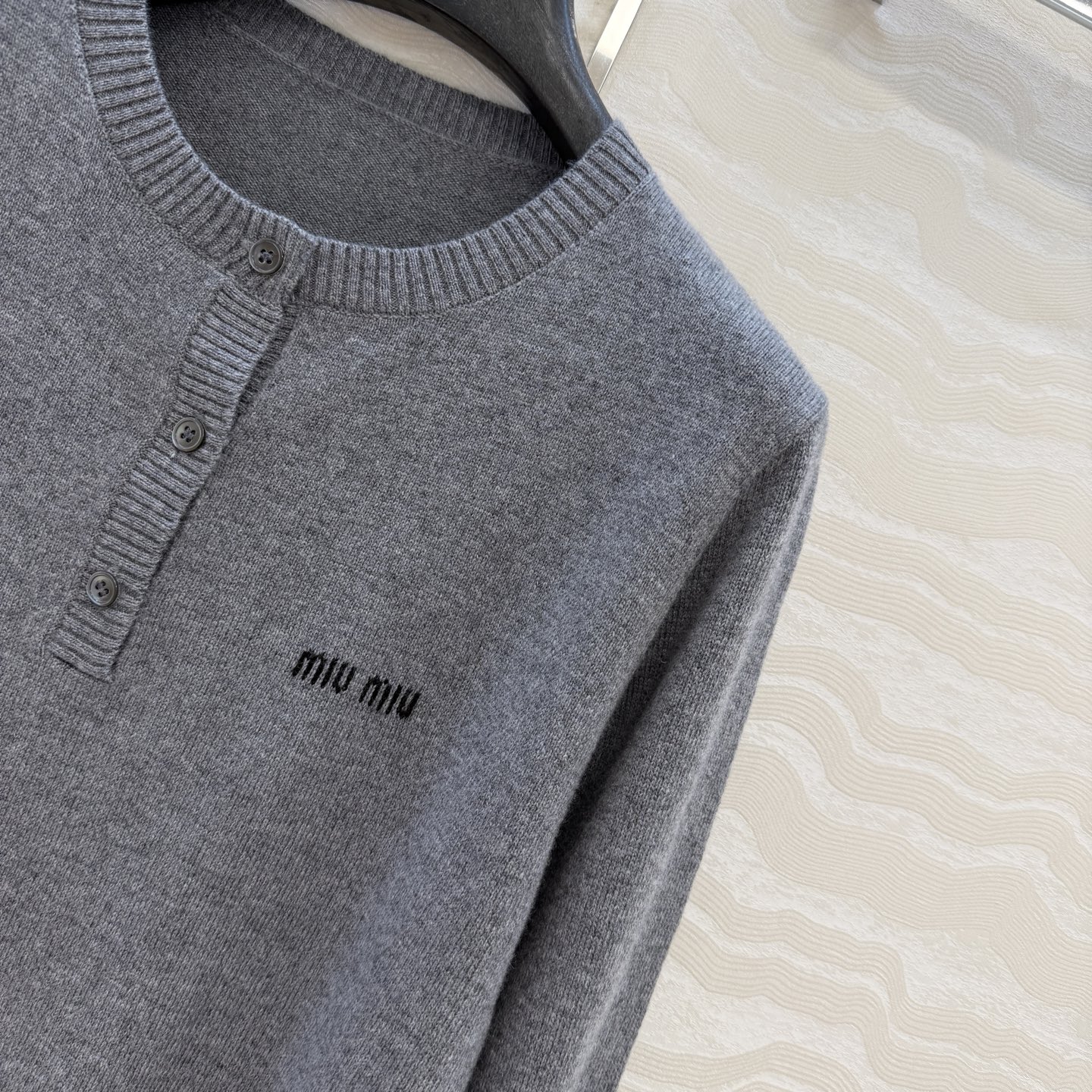 爆单推荐❤️原单品质miu系少女穿搭，亨利领羊绒小上衣！格蕾系色系！进口羊绒纱线软糯细腻！气质少女风减龄