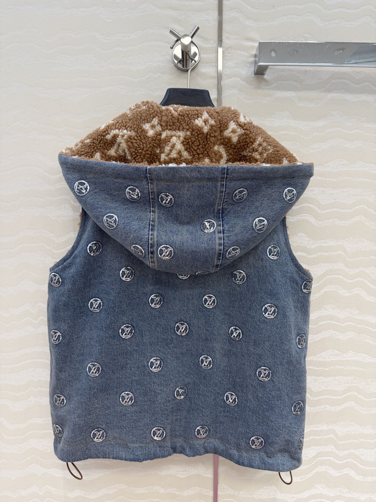 原单品质❤️爆单推荐，L滑雪系列金币珠片丹尼牛仔系列！MONOGRAM满幅刺绣logo牛仔连帽马甲外套！