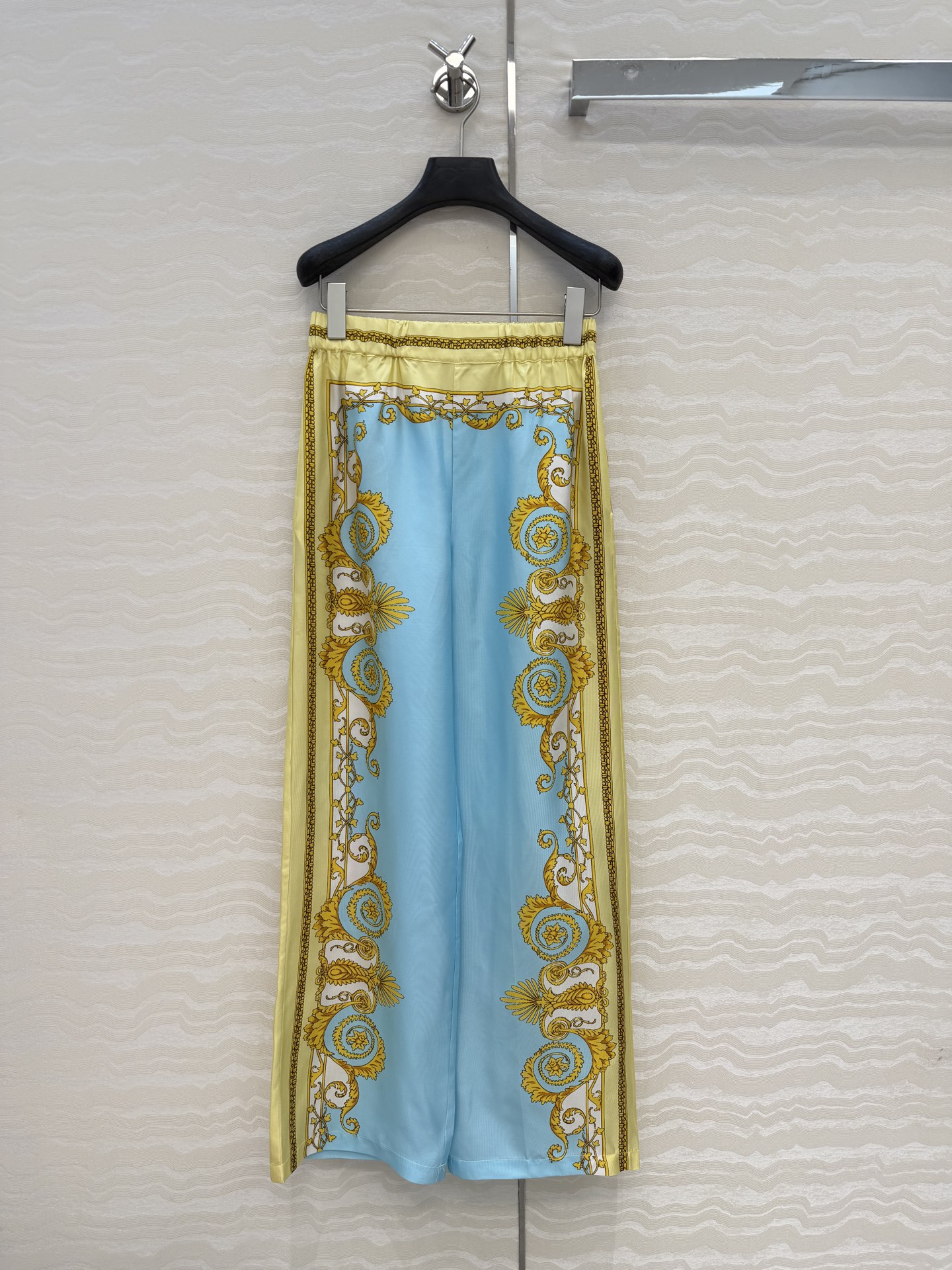 爆单推荐❤️原单品质，地中海度假风。巴洛克定位印花真丝直筒裤。100%真丝斜纹绸！原版定位印花图案，经典