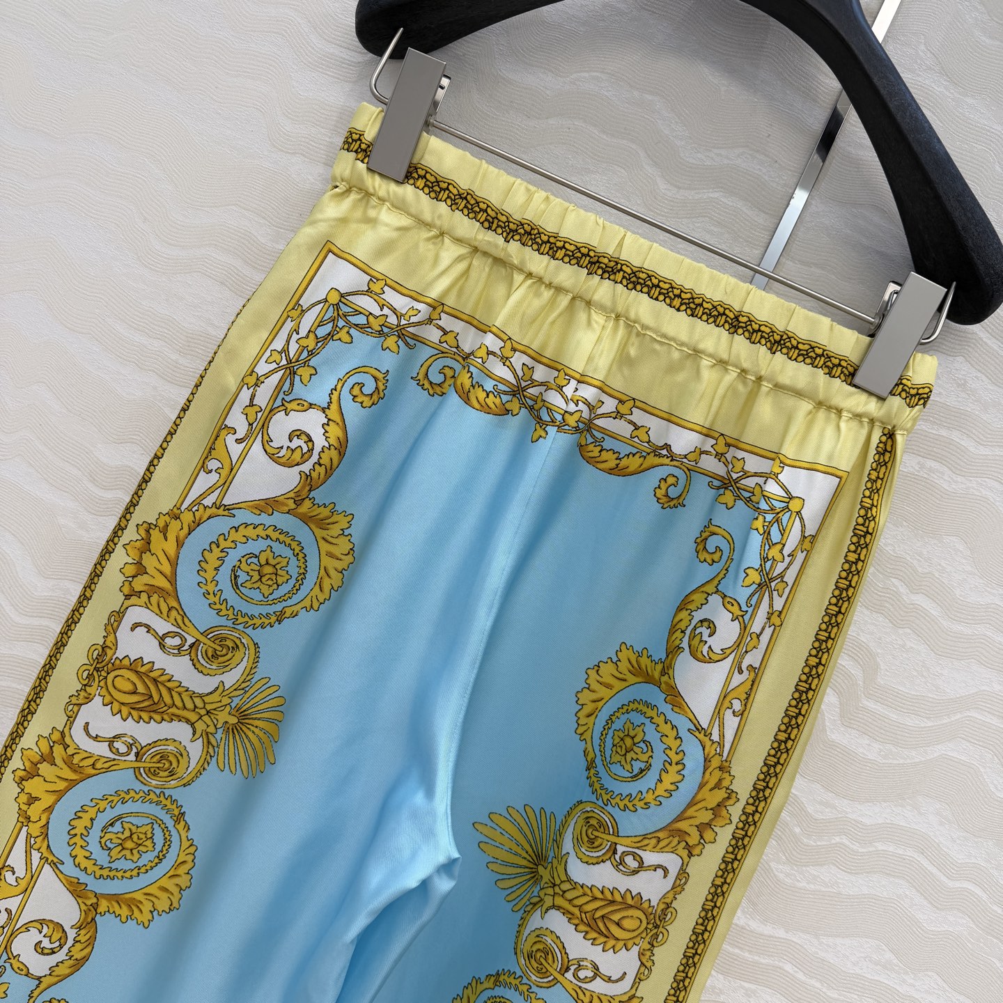 爆单推荐❤️原单品质，地中海度假风。巴洛克定位印花真丝直筒裤。100%真丝斜纹绸！原版定位印花图案，经典