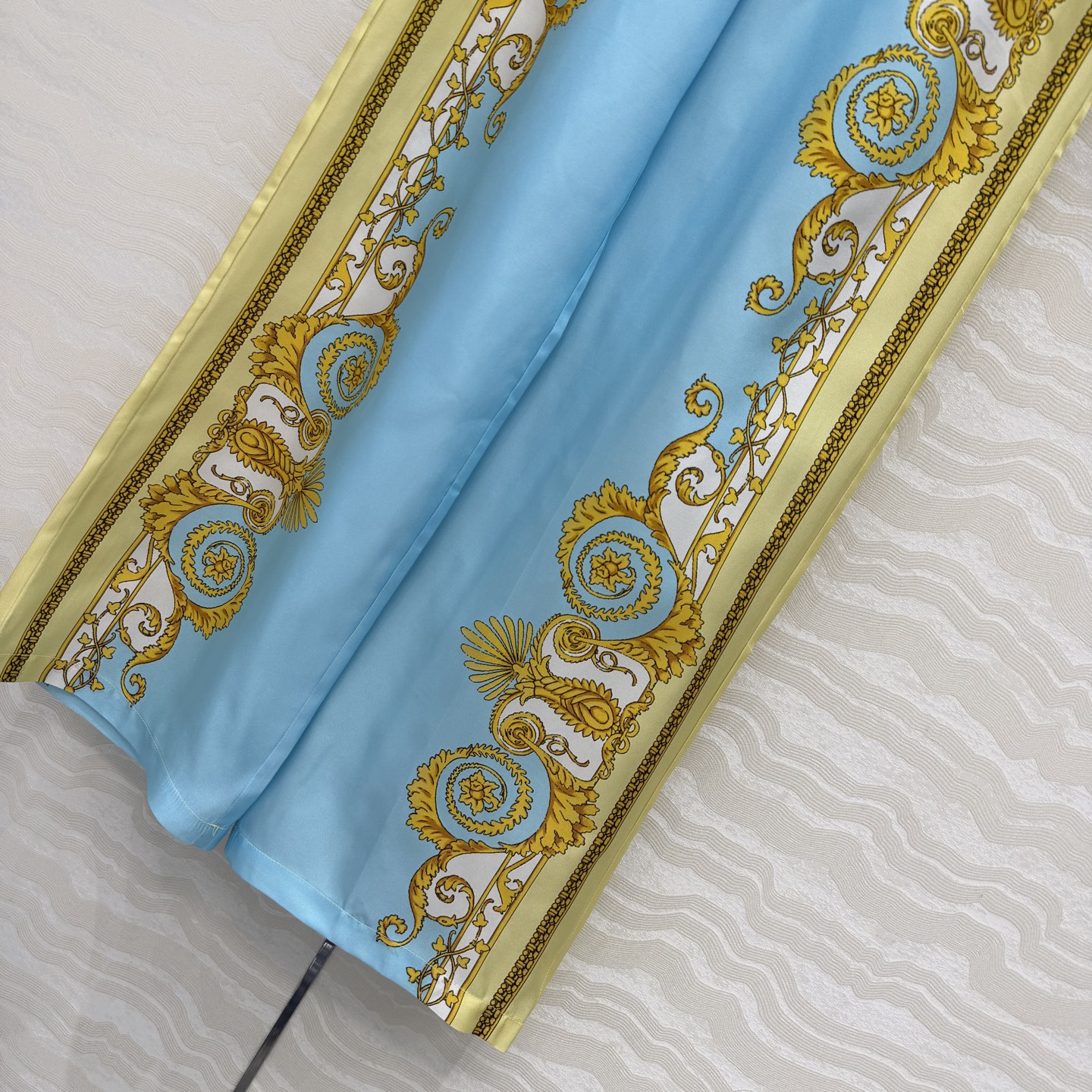 爆单推荐❤️原单品质，地中海度假风。巴洛克定位印花真丝直筒裤。100%真丝斜纹绸！原版定位印花图案，经典