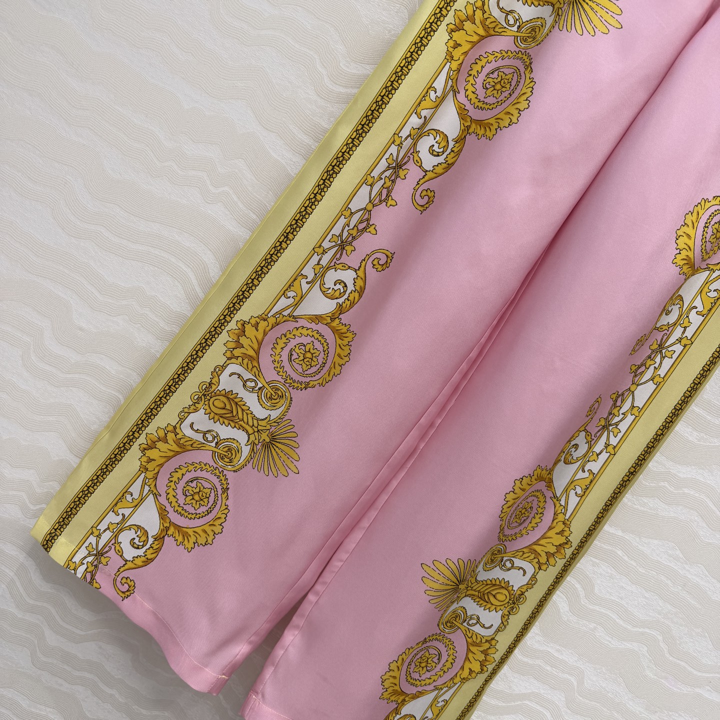 爆单推荐❤️原单品质，地中海度假风。巴洛克定位印花真丝直筒裤。100%真丝斜纹绸！原版定位印花图案，经典