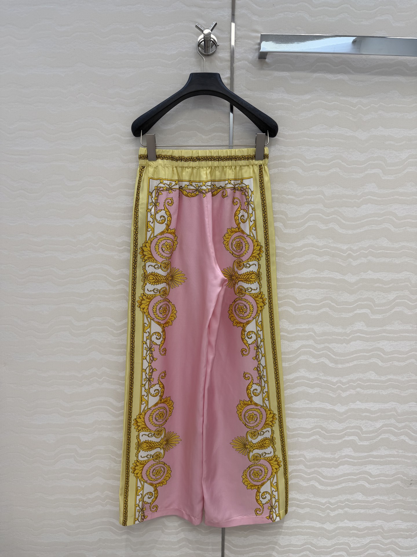 爆单推荐❤️原单品质，地中海度假风。巴洛克定位印花真丝直筒裤。100%真丝斜纹绸！原版定位印花图案，经典