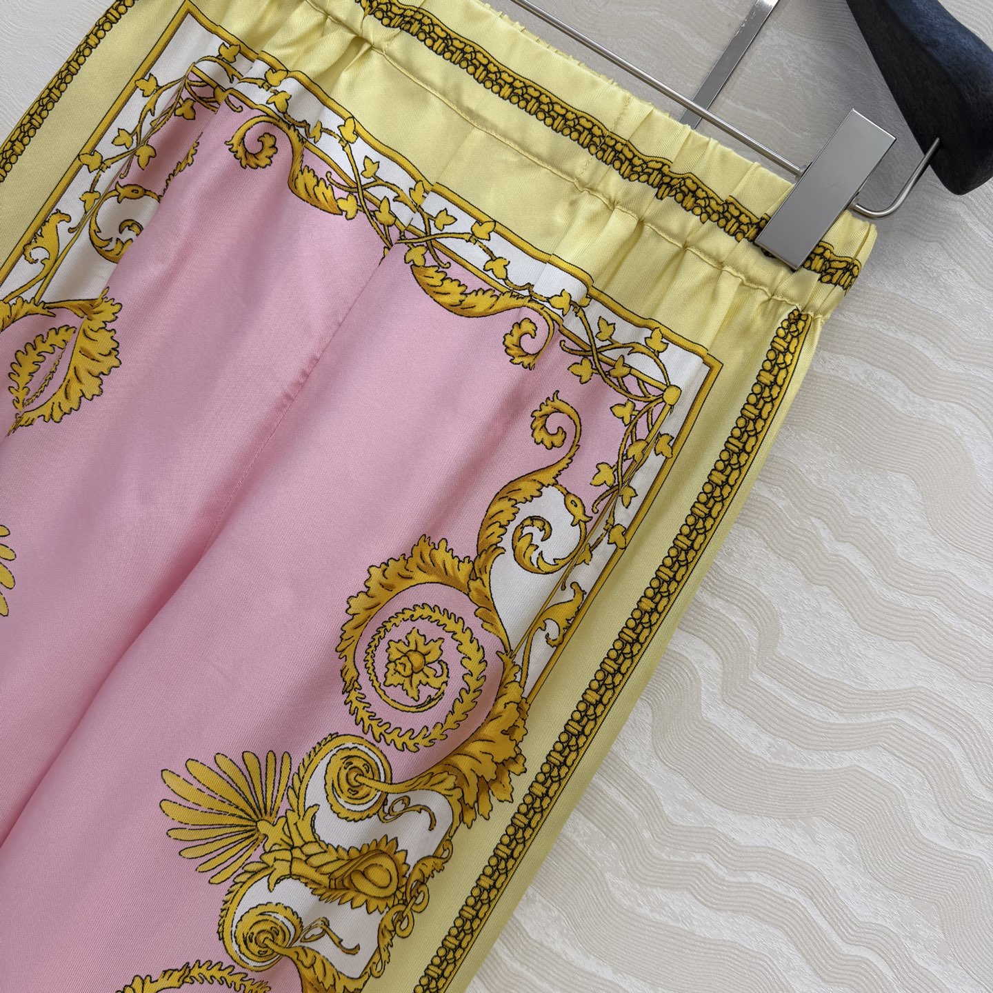 爆单推荐❤️原单品质，地中海度假风。巴洛克定位印花真丝直筒裤。100%真丝斜纹绸！原版定位印花图案，经典