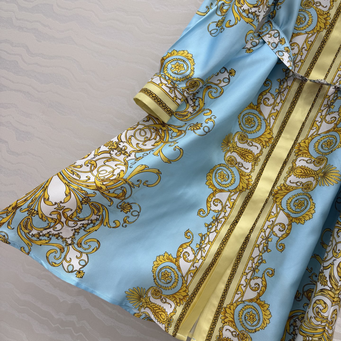 爆单推荐❤️原单品质，地中海度假风。巴洛克定位印花真丝连衣裙。100%真丝斜纹绸！美杜莎金属扣超美！原版