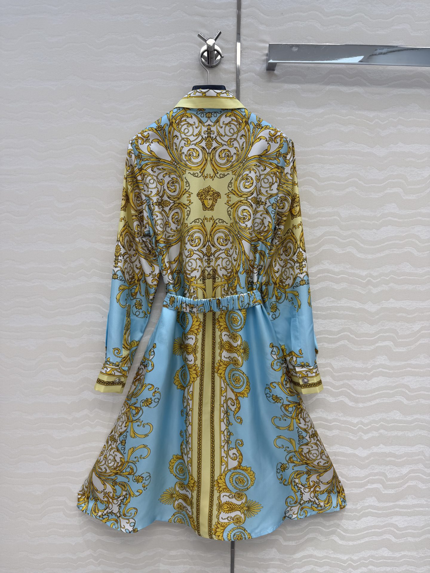 爆单推荐❤️原单品质，地中海度假风。巴洛克定位印花真丝连衣裙。100%真丝斜纹绸！美杜莎金属扣超美！原版