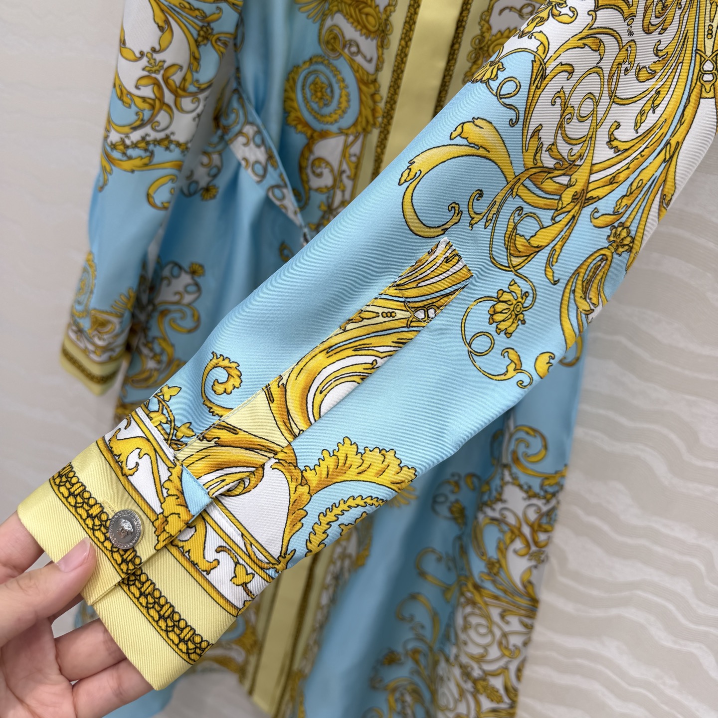 爆单推荐❤️原单品质，地中海度假风。巴洛克定位印花真丝连衣裙。100%真丝斜纹绸！美杜莎金属扣超美！原版