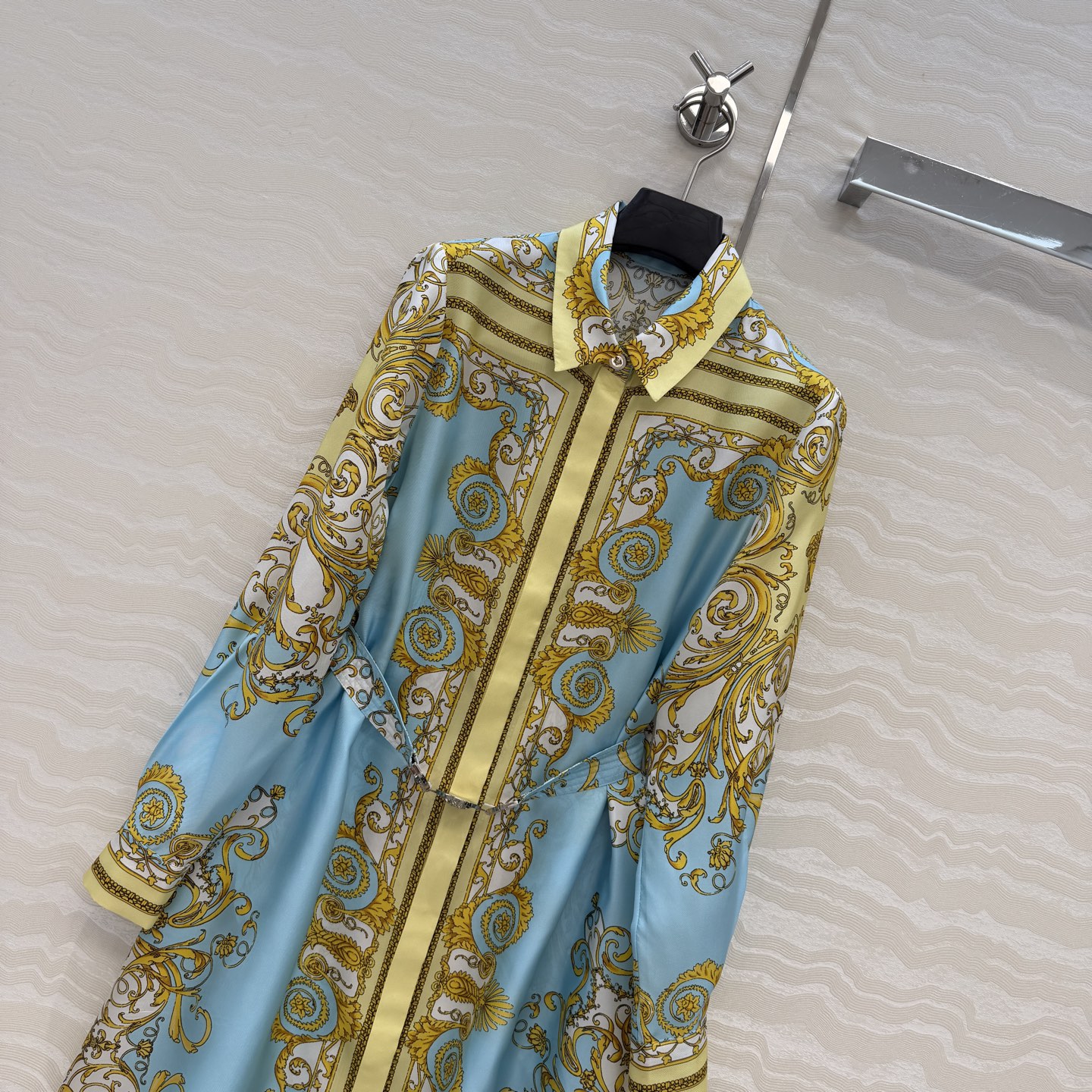 爆单推荐❤️原单品质，地中海度假风。巴洛克定位印花真丝连衣裙。100%真丝斜纹绸！美杜莎金属扣超美！原版