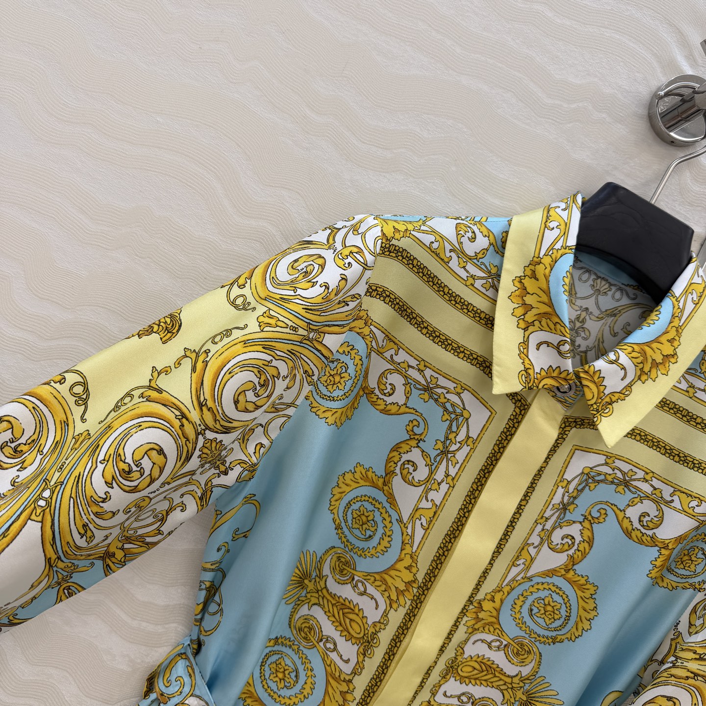 爆单推荐❤️原单品质，地中海度假风。巴洛克定位印花真丝连衣裙。100%真丝斜纹绸！美杜莎金属扣超美！原版