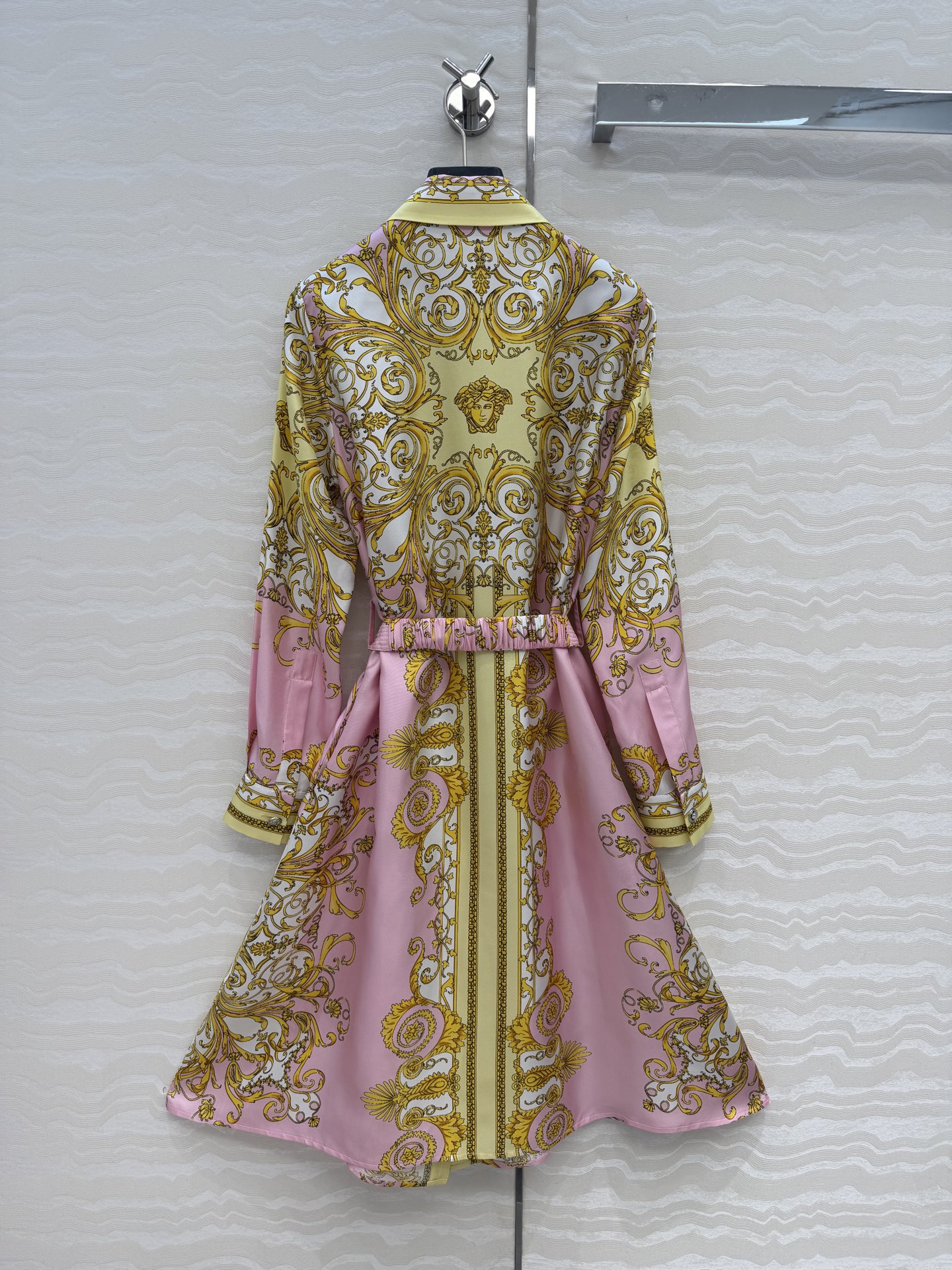 爆单推荐❤️原单品质，地中海度假风。巴洛克定位印花真丝连衣裙。100%真丝斜纹绸！美杜莎金属扣超美！原版