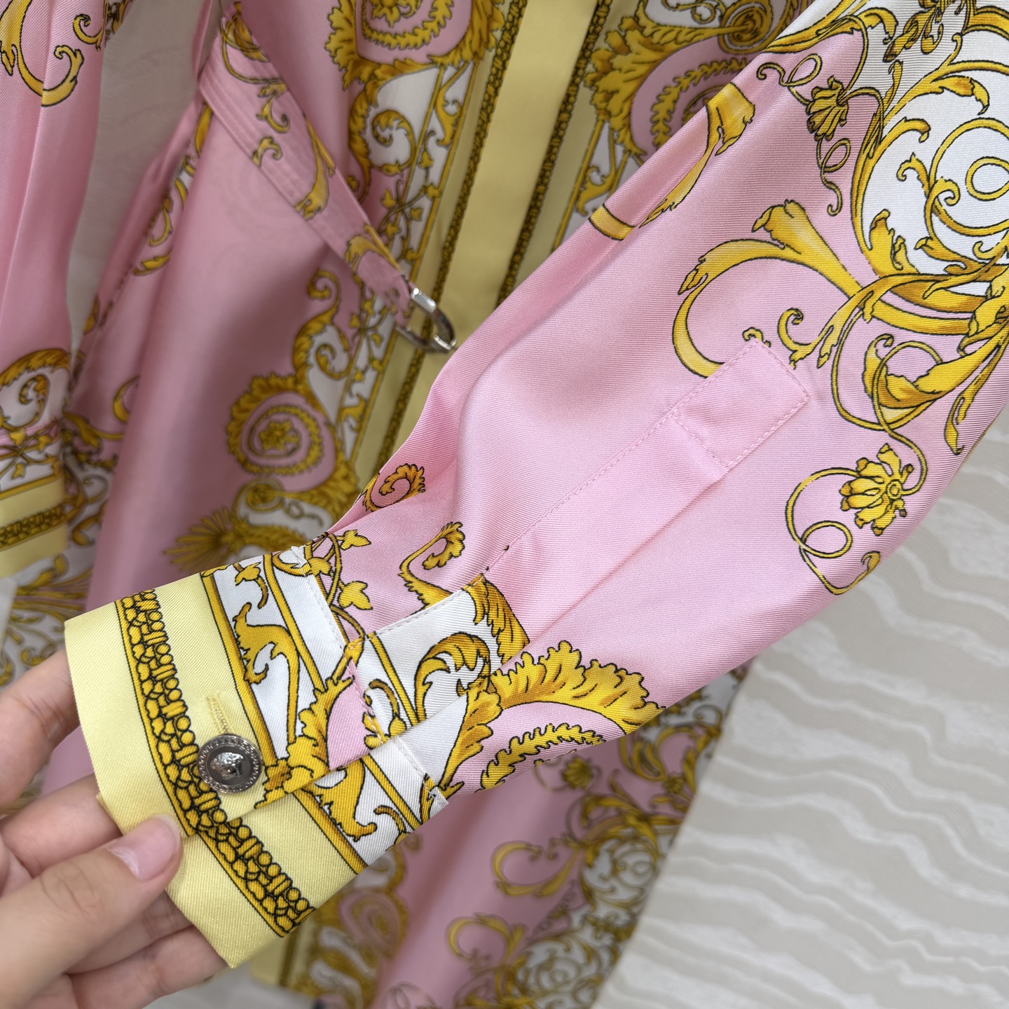 爆单推荐❤️原单品质，地中海度假风。巴洛克定位印花真丝连衣裙。100%真丝斜纹绸！美杜莎金属扣超美！原版