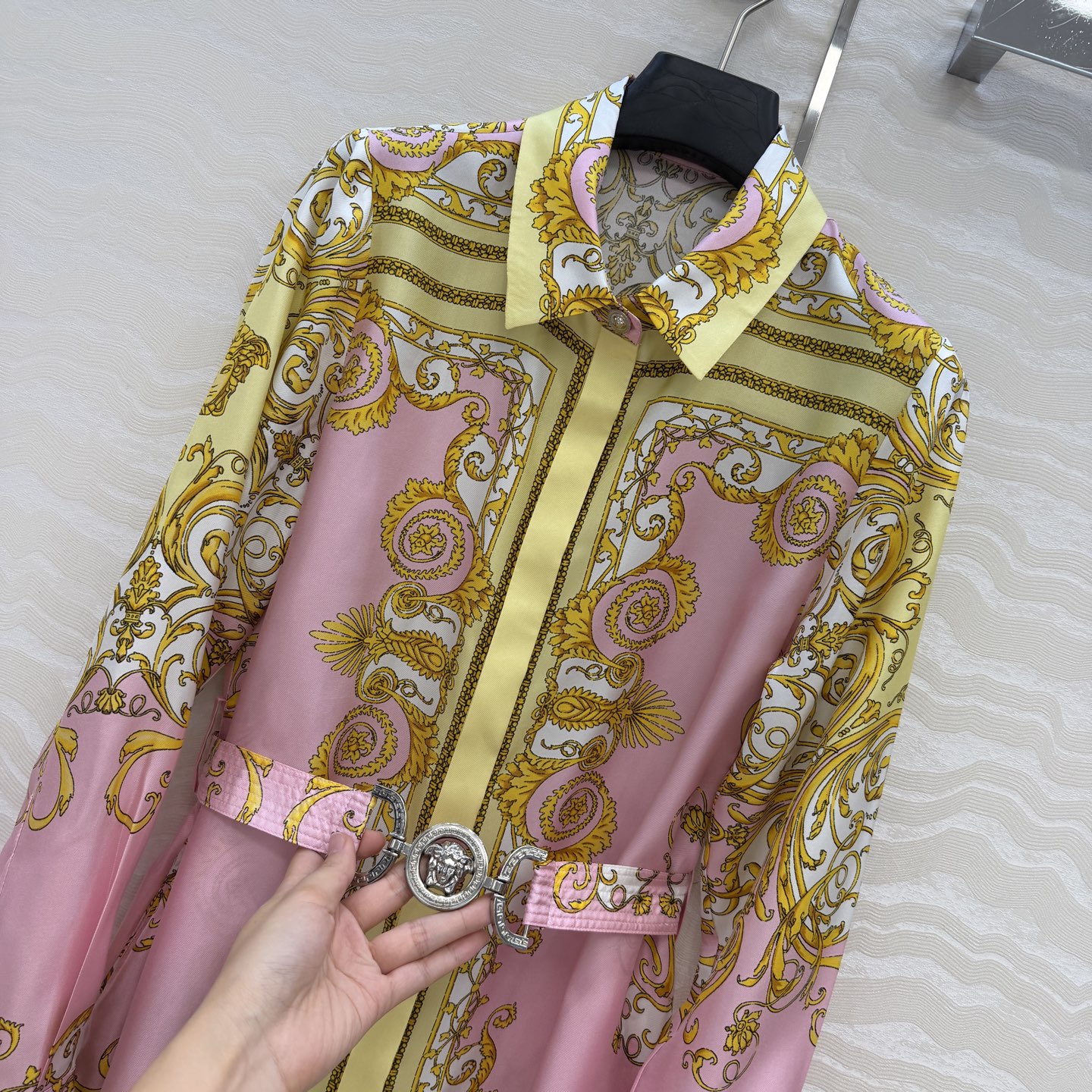 爆单推荐❤️原单品质，地中海度假风。巴洛克定位印花真丝连衣裙。100%真丝斜纹绸！美杜莎金属扣超美！原版