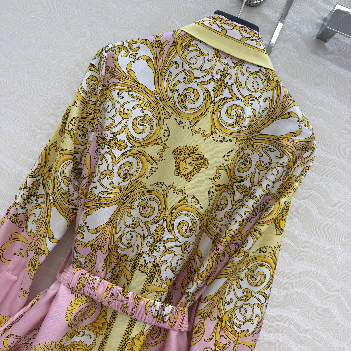 爆单推荐❤️原单品质，地中海度假风。巴洛克定位印花真丝连衣裙。100%真丝斜纹绸！美杜莎金属扣超美！原版