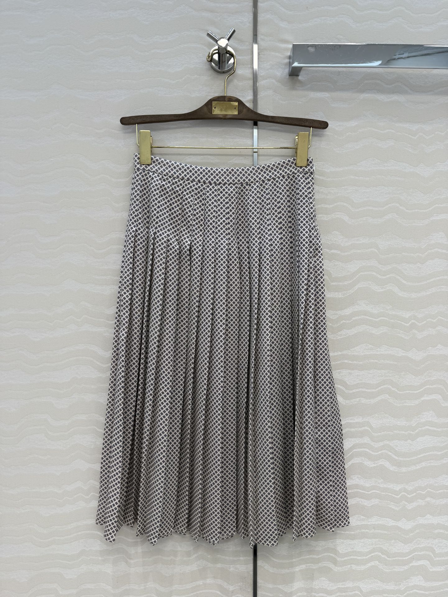 原单品质❤️lP🆕高智感穿搭！南法风情氛围感格纹元素印花压褶工艺长半裙！进口面料质感轻盈舒适。重工定位裙