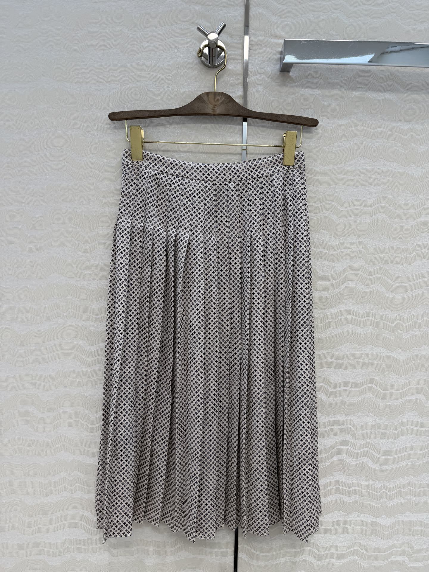 原单品质❤️lP🆕高智感穿搭！南法风情氛围感格纹元素印花压褶工艺长半裙！进口面料质感轻盈舒适。重工定位裙