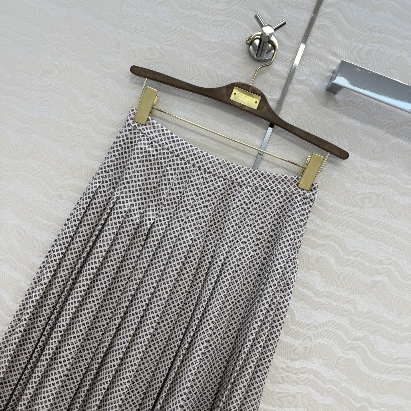 原单品质❤️lP🆕高智感穿搭！南法风情氛围感格纹元素印花压褶工艺长半裙！进口面料质感轻盈舒适。重工定位裙