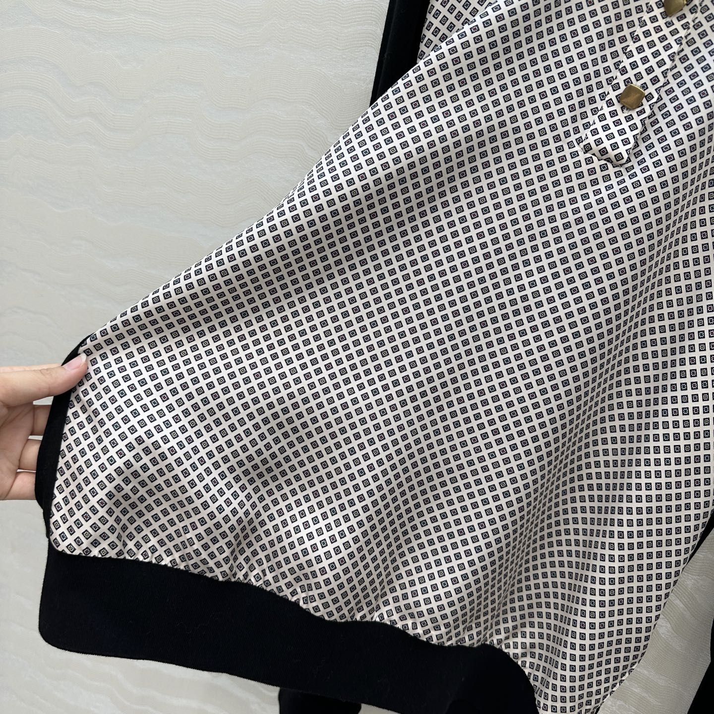 原单品质❤️lP🆕高智感穿搭！南法风情氛围感格纹元素印花Polo领上衣，进口面料质感轻盈舒适。100%真