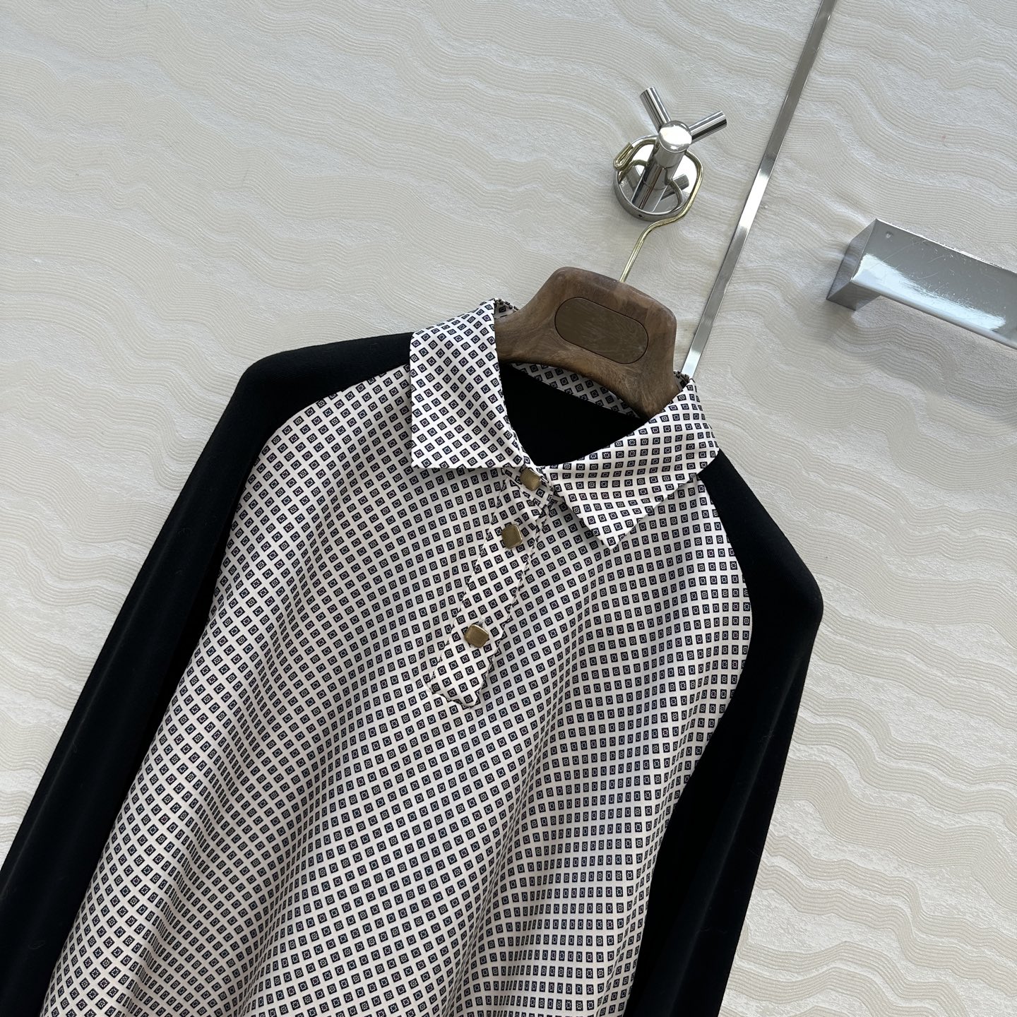 原单品质❤️lP🆕高智感穿搭！南法风情氛围感格纹元素印花Polo领上衣，进口面料质感轻盈舒适。100%真