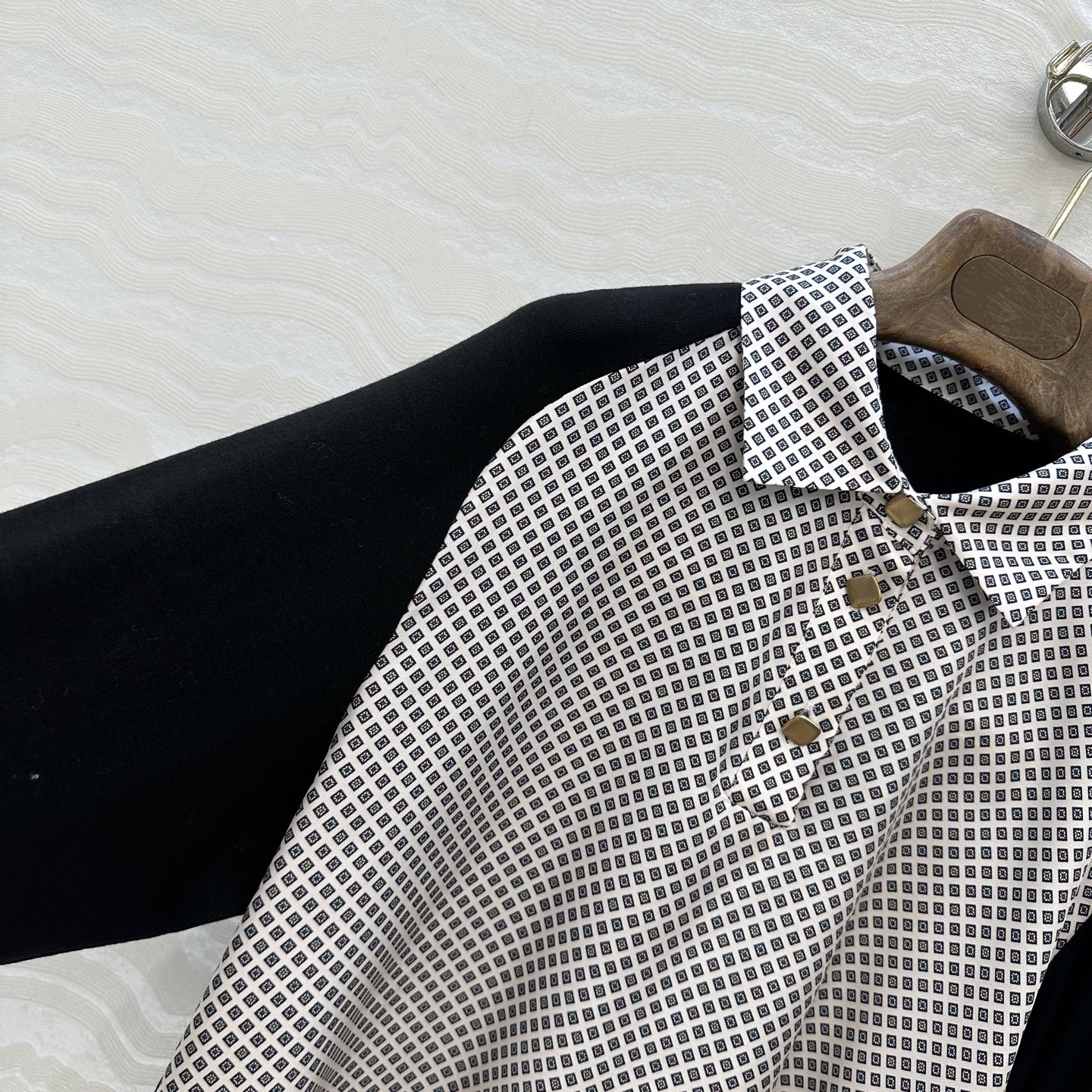 原单品质❤️lP🆕高智感穿搭！南法风情氛围感格纹元素印花Polo领上衣，进口面料质感轻盈舒适。100%真