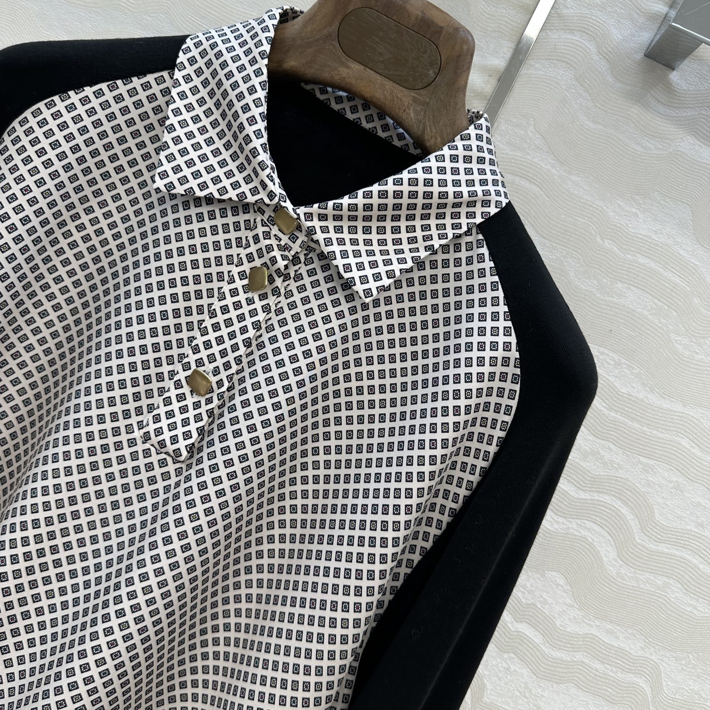 原单品质❤️lP🆕高智感穿搭！南法风情氛围感格纹元素印花Polo领上衣，进口面料质感轻盈舒适。100%真