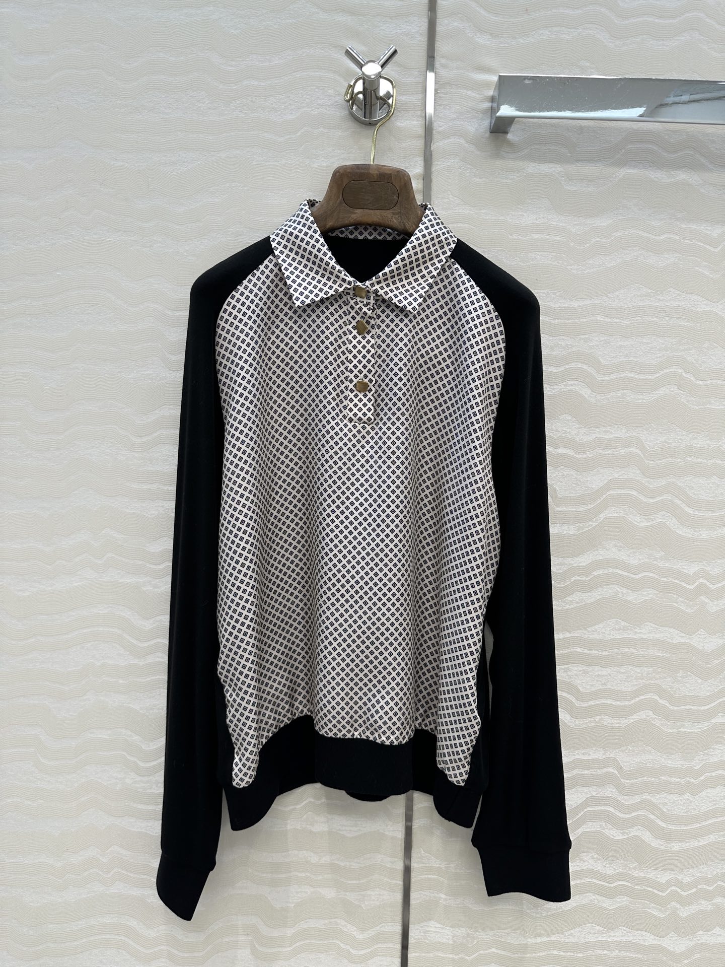 原单品质❤️lP🆕高智感穿搭！南法风情氛围感格纹元素印花Polo领上衣，进口面料质感轻盈舒适。100%真