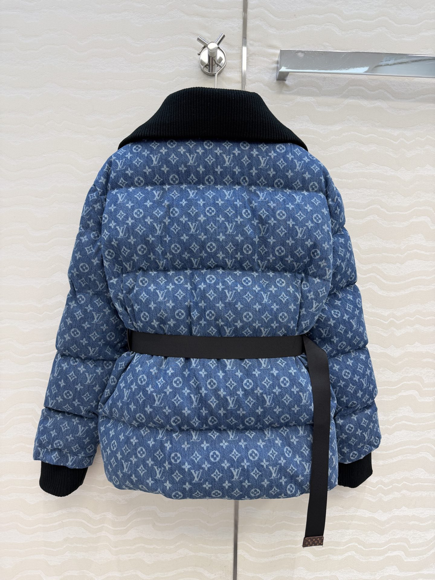 高端原单品质❤️爆单推荐L新品滑雪系列，MONOGRAM丹宁牛仔老花立领羽绒服外套！定制洗水牛仔面料软糯