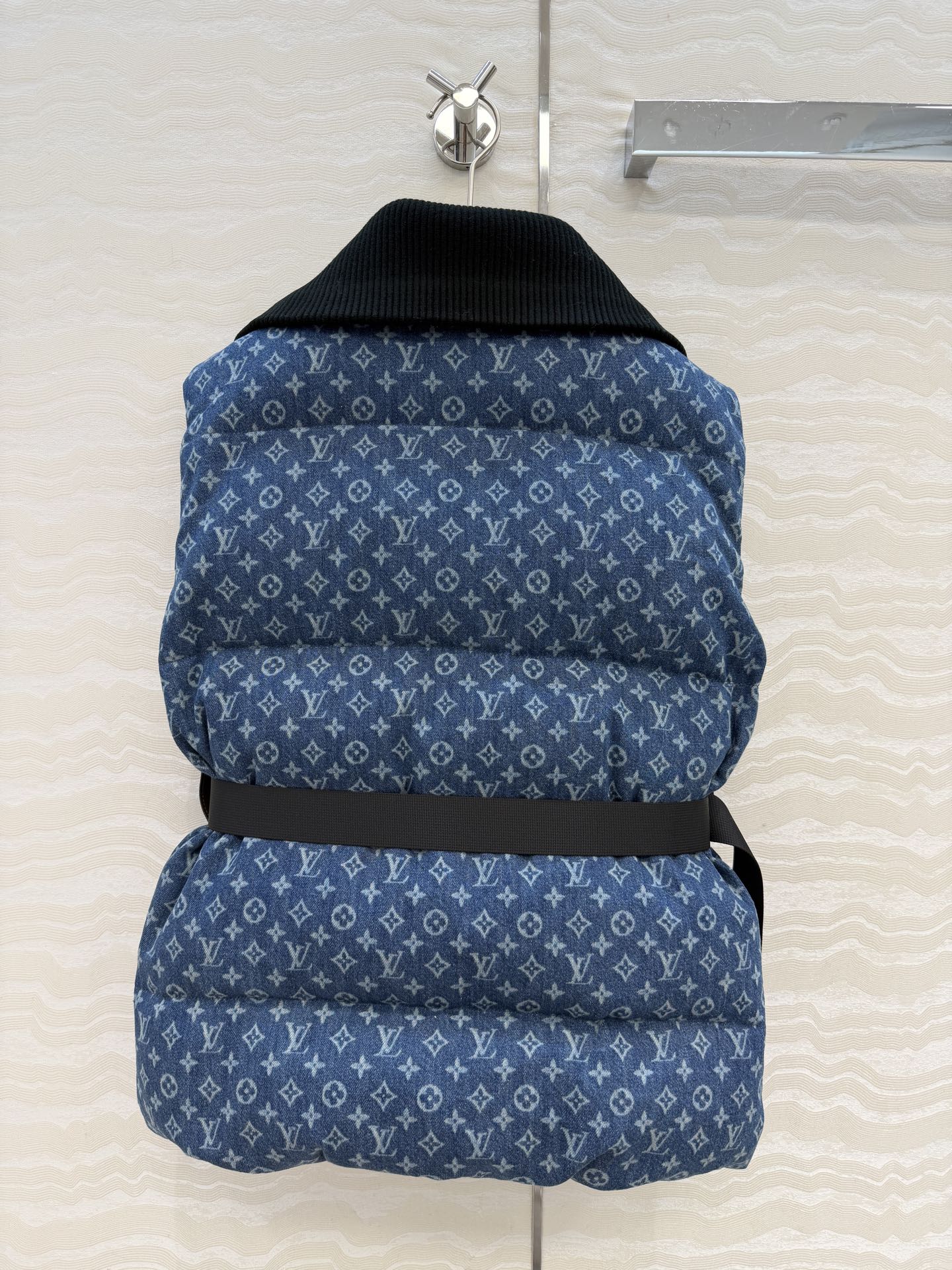 高端原单品质❤️爆单推荐L新品滑雪系列，MONOGRAM丹宁牛仔老花立领羽绒服马甲外套！定制洗水牛仔面料