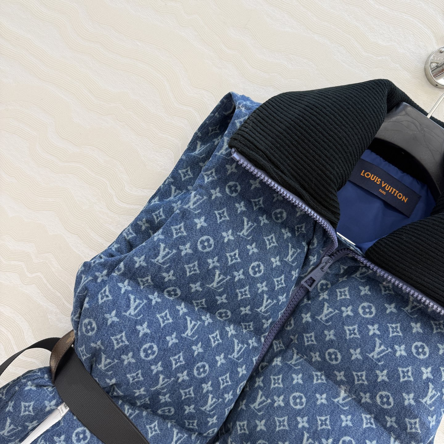 高端原单品质❤️爆单推荐L新品滑雪系列，MONOGRAM丹宁牛仔老花立领羽绒服马甲外套！定制洗水牛仔面料