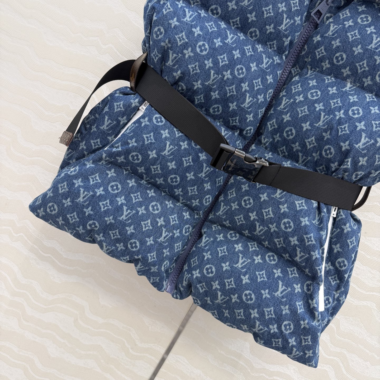 高端原单品质❤️爆单推荐L新品滑雪系列，MONOGRAM丹宁牛仔老花立领羽绒服马甲外套！定制洗水牛仔面料