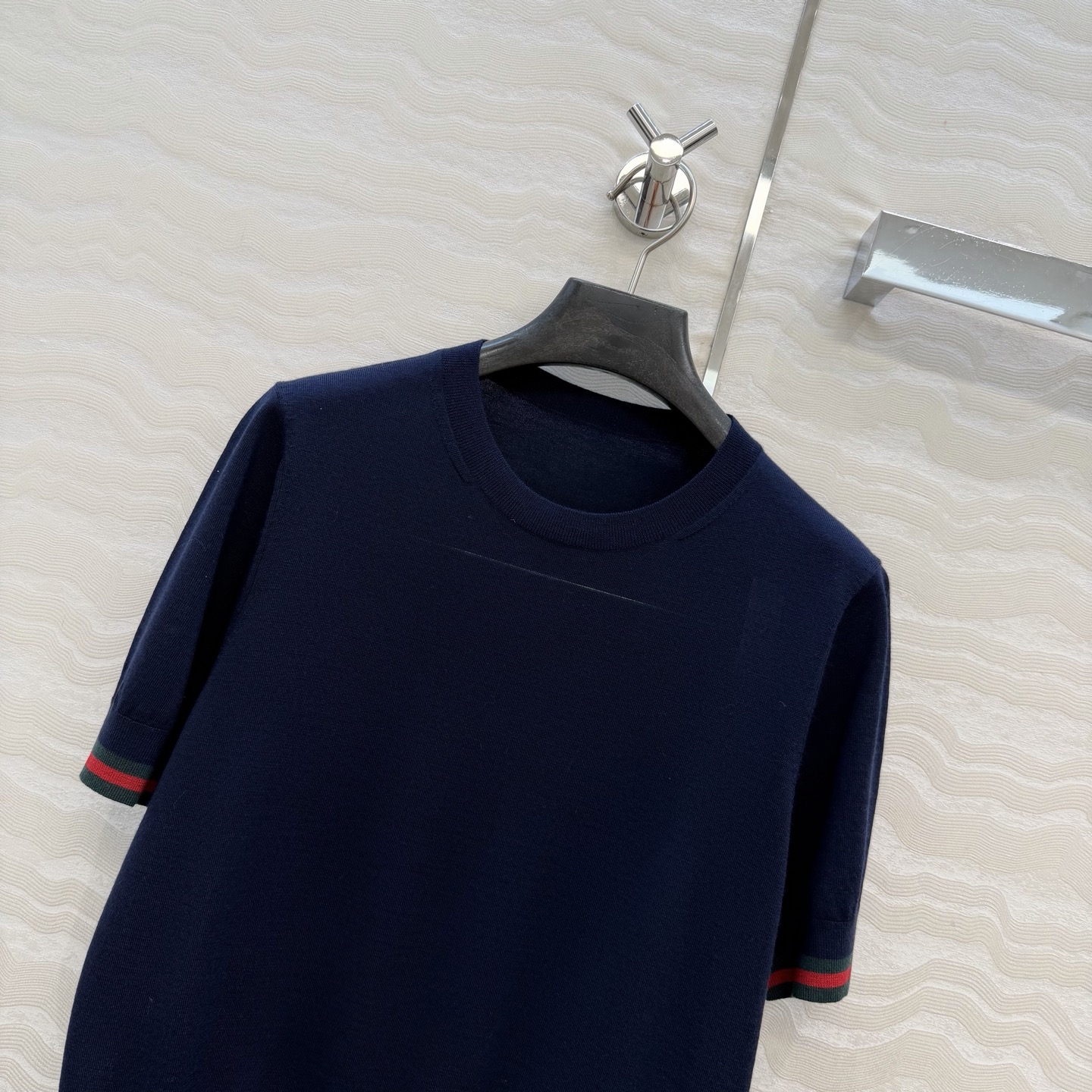 高端原单品质，❤️GG长期主义穿搭短袖上衣！高定80支羊毛18针羊毛软糯细腻，定制瑞士机18针工艺，进口