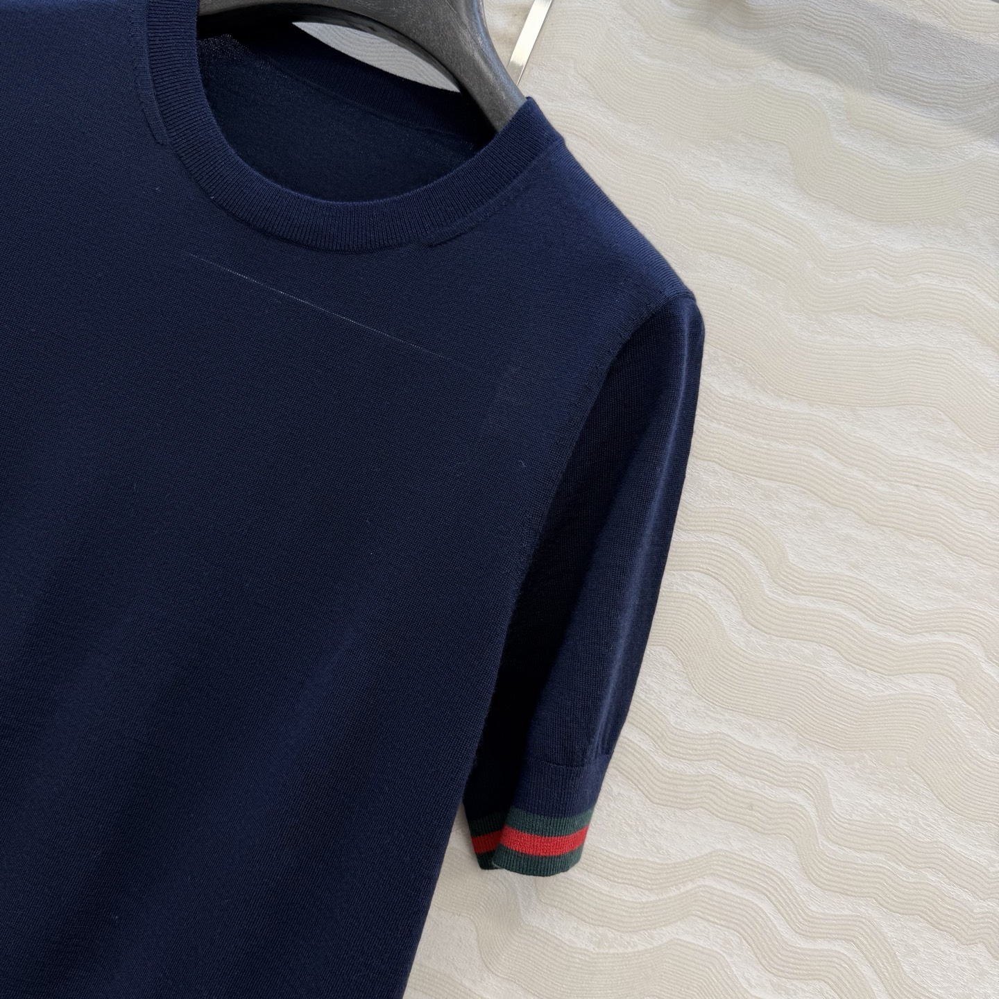 高端原单品质，❤️GG长期主义穿搭短袖上衣！高定80支羊毛18针羊毛软糯细腻，定制瑞士机18针工艺，进口