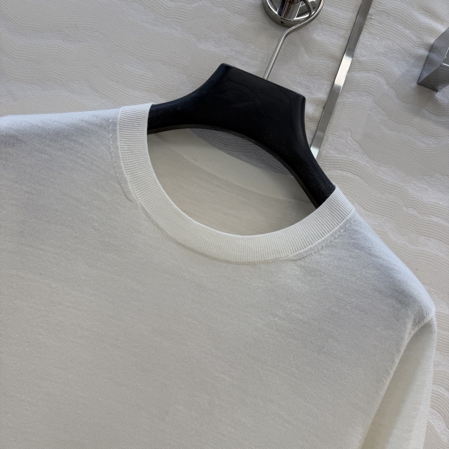 高端原单品质，❤️GG长期主义穿搭短袖上衣！高定80支羊毛18针羊毛软糯细腻，定制瑞士机18针工艺，进口