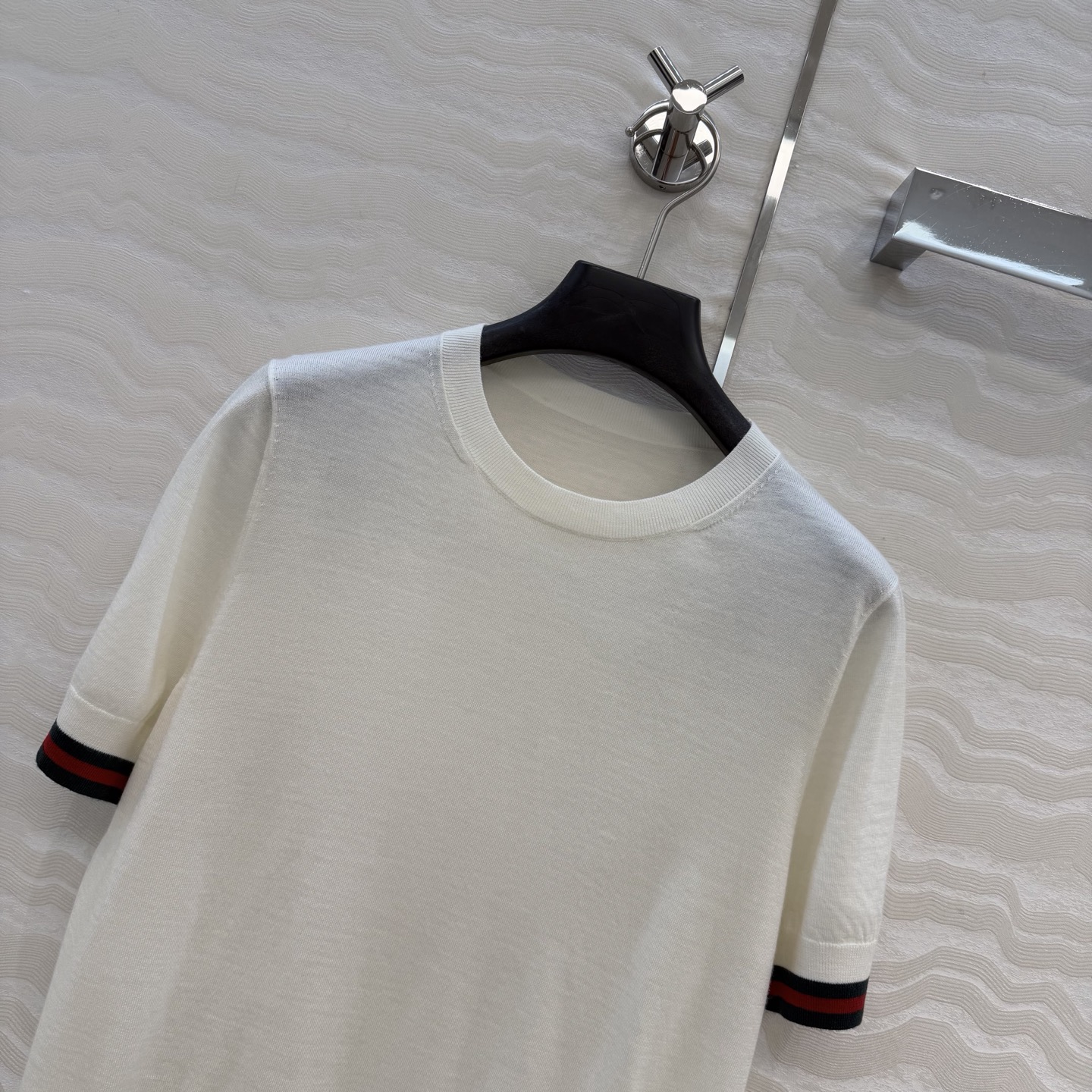 高端原单品质，❤️GG长期主义穿搭短袖上衣！高定80支羊毛18针羊毛软糯细腻，定制瑞士机18针工艺，进口