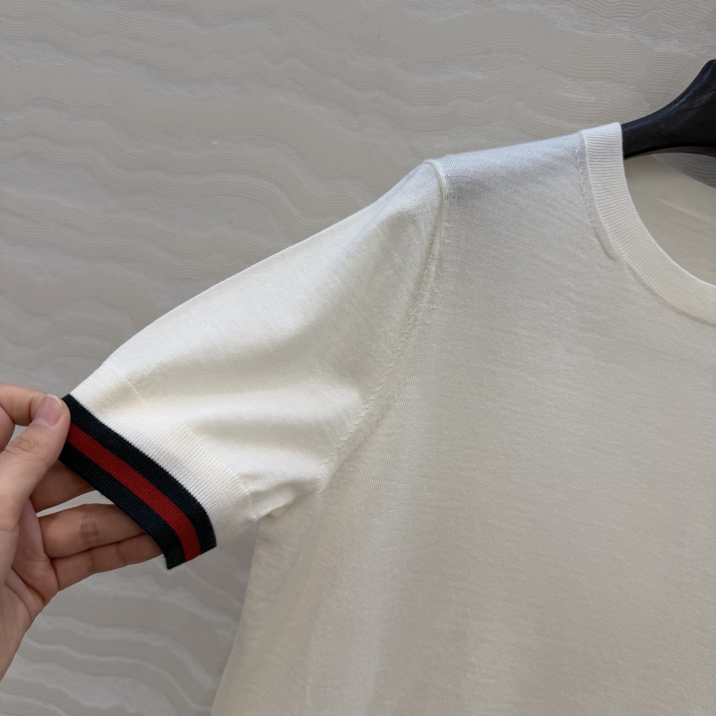 高端原单品质，❤️GG长期主义穿搭短袖上衣！高定80支羊毛18针羊毛软糯细腻，定制瑞士机18针工艺，进口