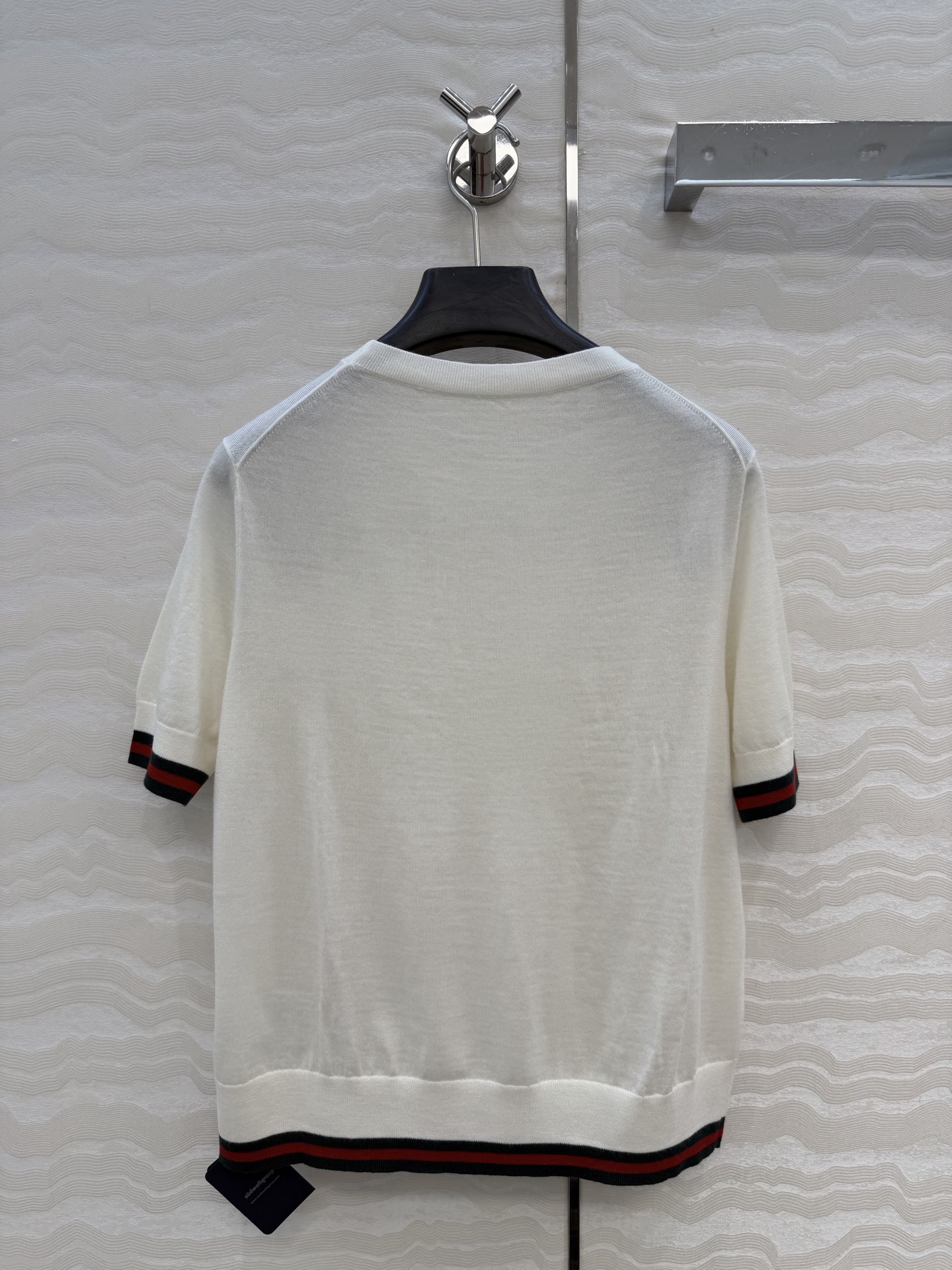 高端原单品质，❤️GG长期主义穿搭短袖上衣！高定80支羊毛18针羊毛软糯细腻，定制瑞士机18针工艺，进口