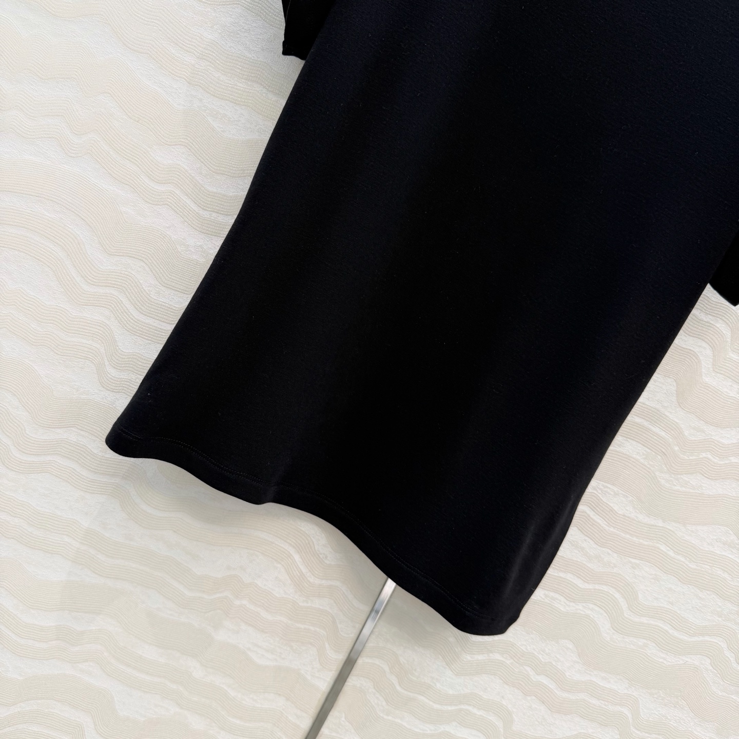 爆单推荐❤️原单品质。经典Row风羊毛短袖T。时髦精单品💕正肩修身小短款T恤。原版定制剪裁打造意式极简的