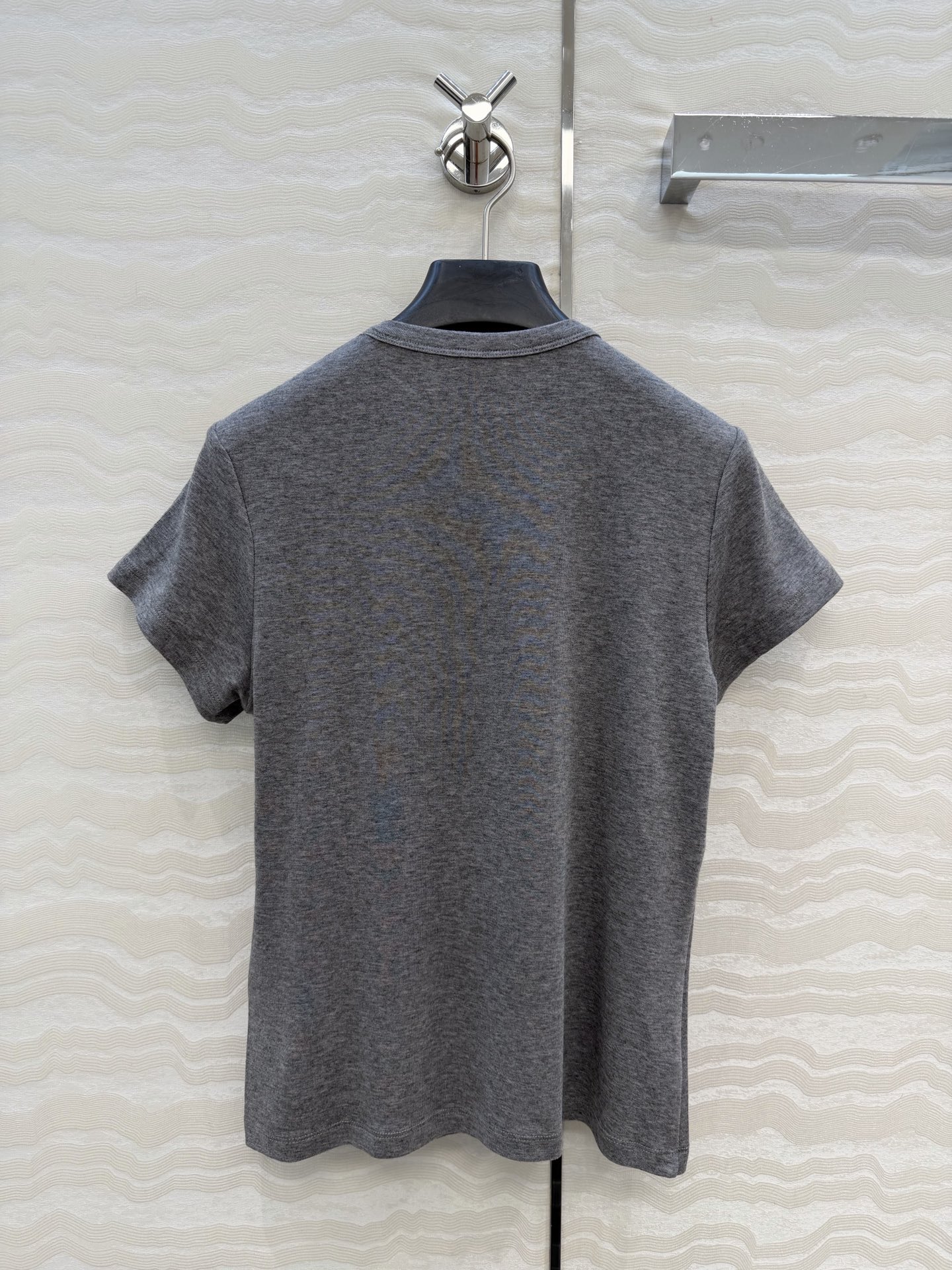 爆单推荐❤️原单品质。经典Row风羊毛短袖T。时髦精单品💕正肩修身小短款T恤。原版定制剪裁打造意式极简的