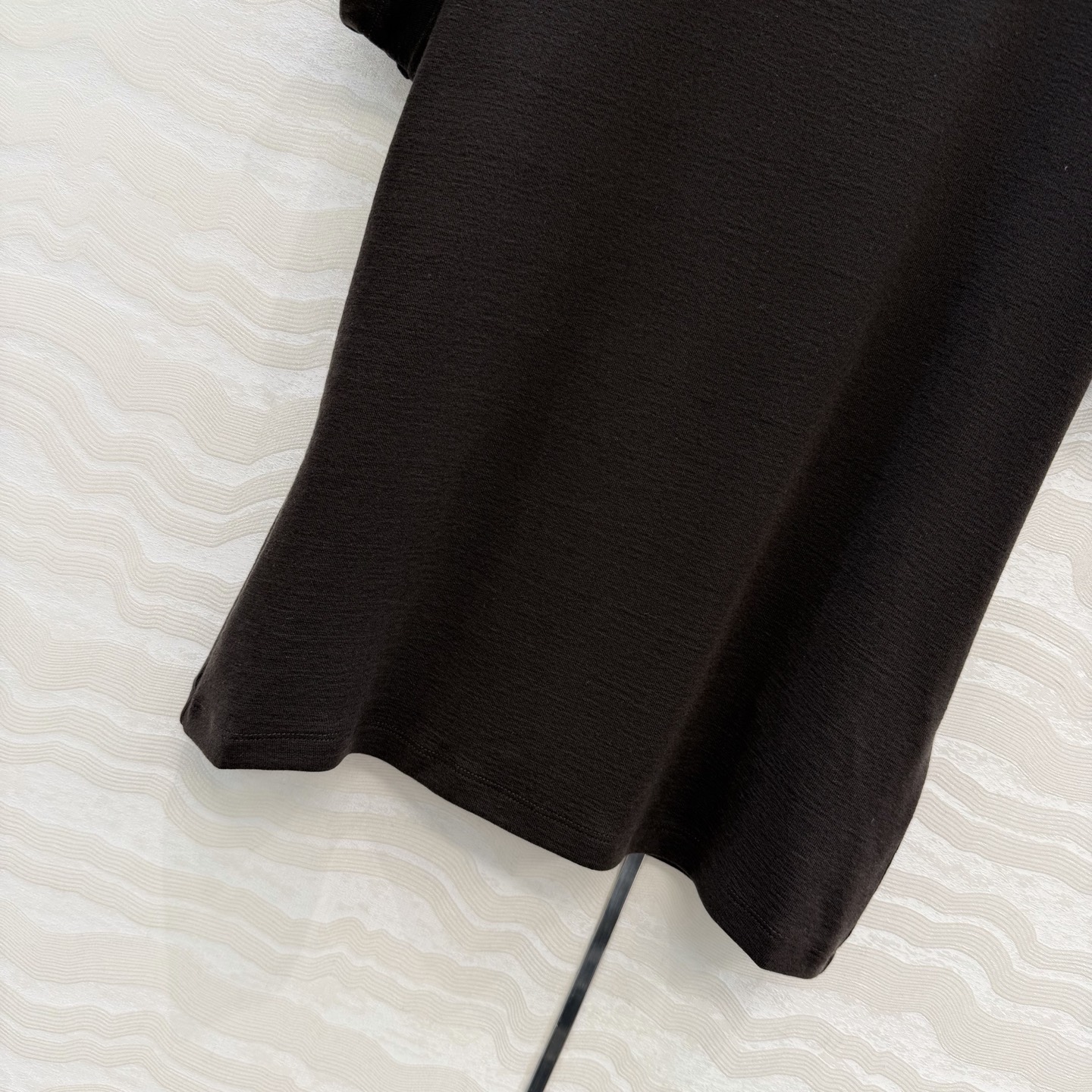 爆单推荐❤️原单品质。经典Row风羊毛短袖T。时髦精单品💕正肩修身小短款T恤。原版定制剪裁打造意式极简的