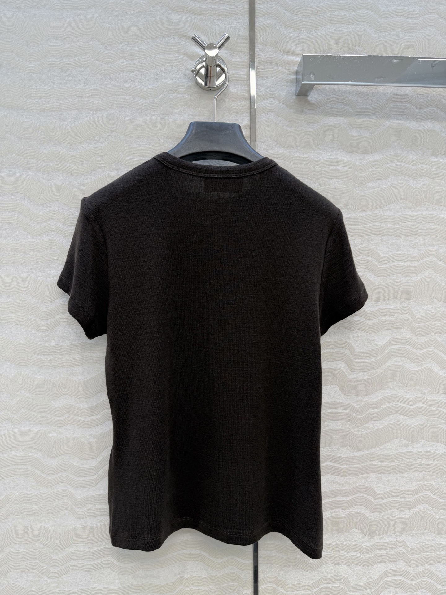 爆单推荐❤️原单品质。经典Row风羊毛短袖T。时髦精单品💕正肩修身小短款T恤。原版定制剪裁打造意式极简的