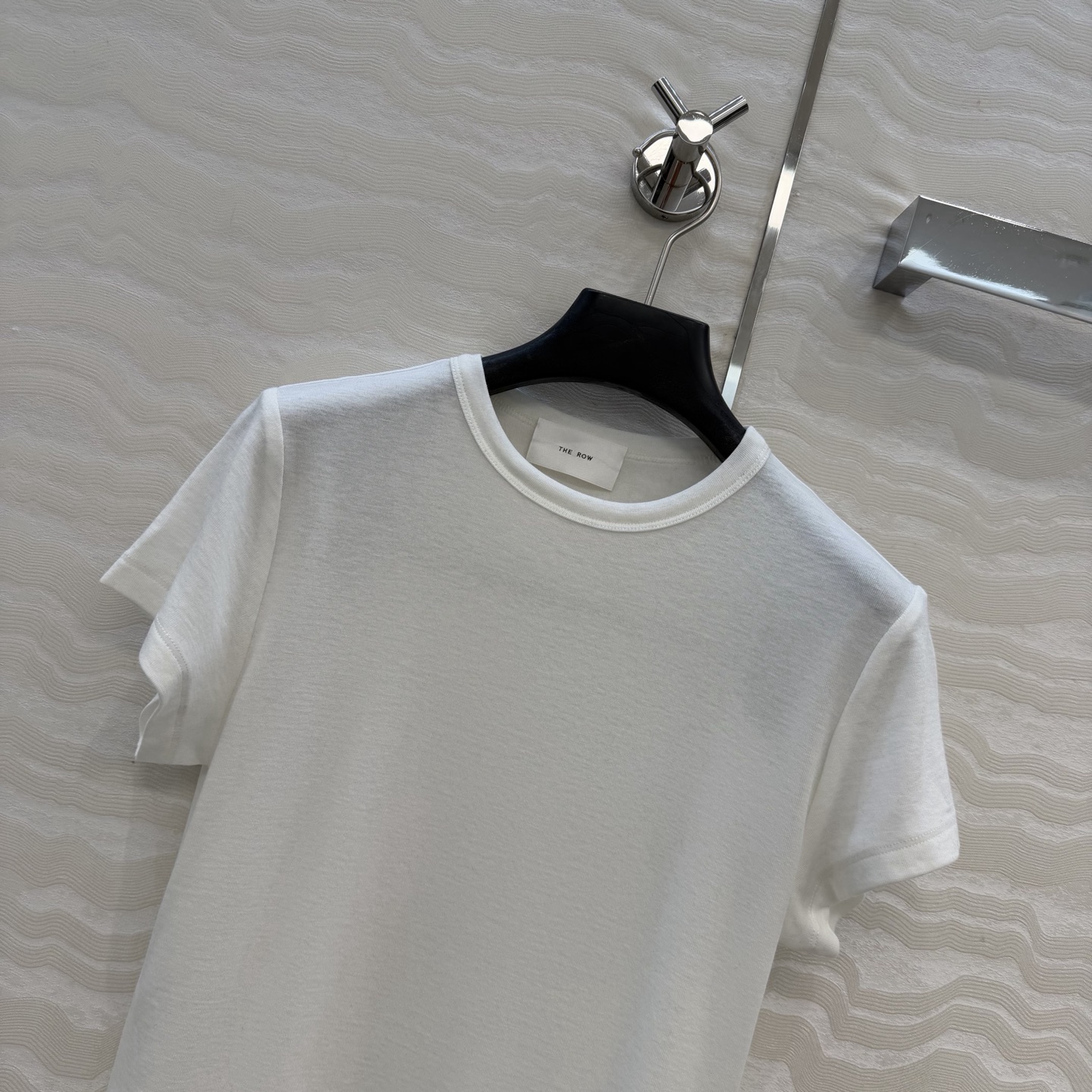 爆单推荐❤️原单品质。经典Row风羊毛短袖T。时髦精单品💕正肩修身小短款T恤。原版定制剪裁打造意式极简的