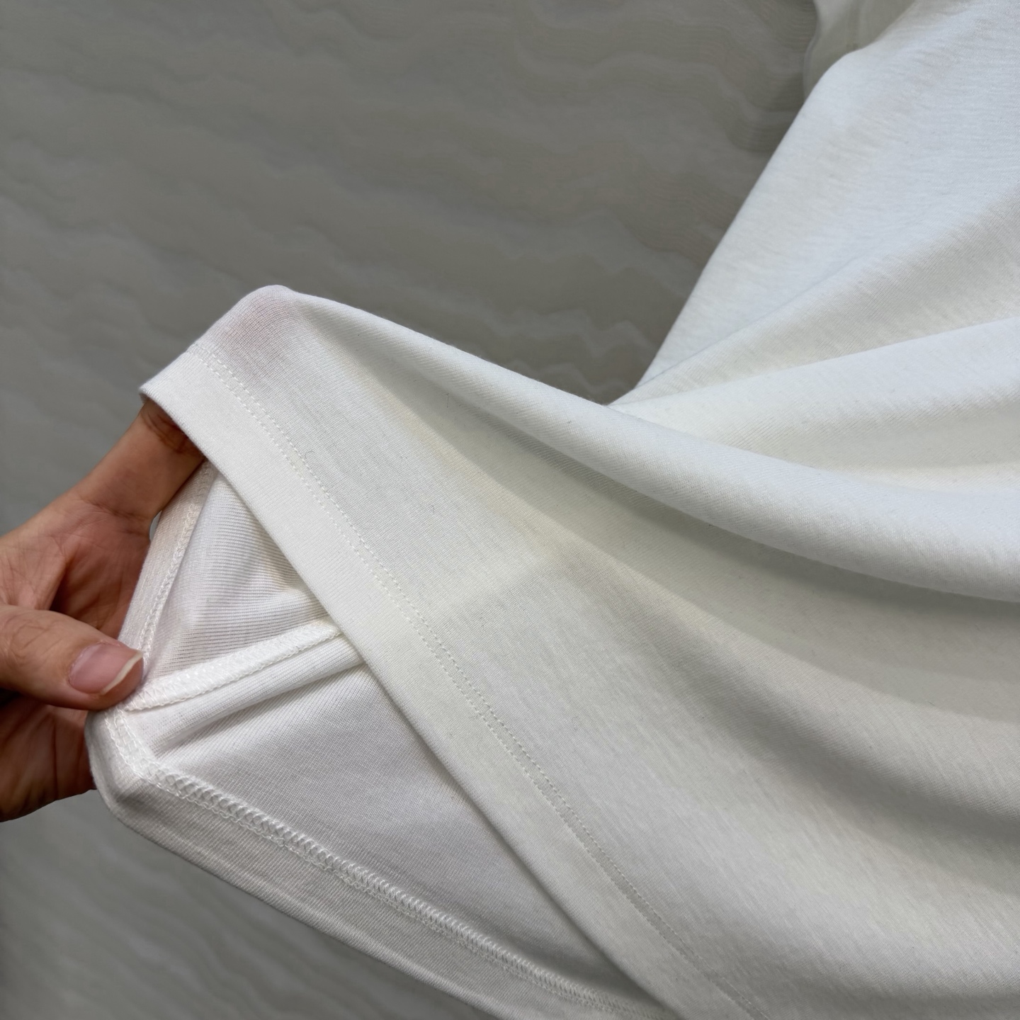 爆单推荐❤️原单品质。经典Row风羊毛短袖T。时髦精单品💕正肩修身小短款T恤。原版定制剪裁打造意式极简的