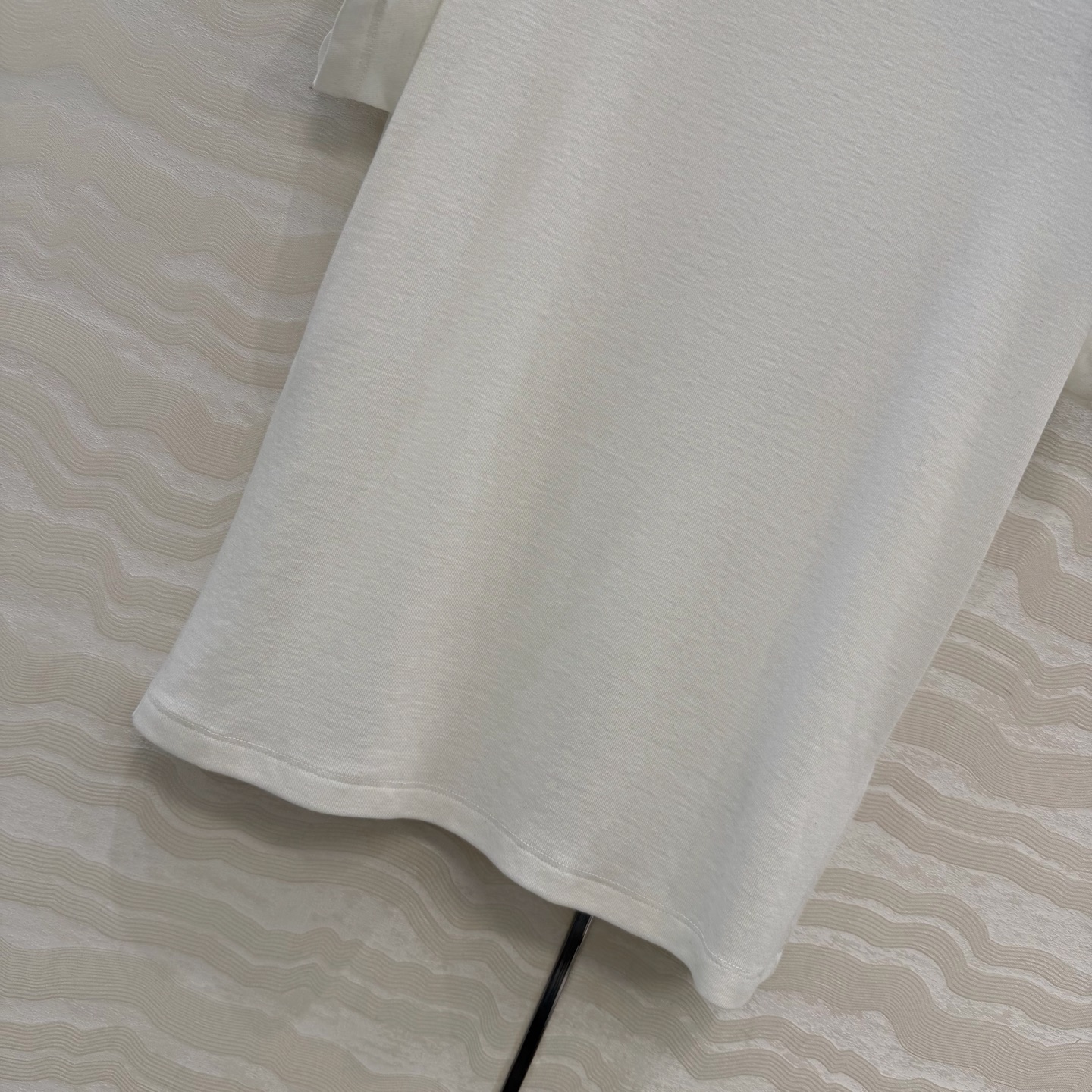 爆单推荐❤️原单品质。经典Row风羊毛短袖T。时髦精单品💕正肩修身小短款T恤。原版定制剪裁打造意式极简的