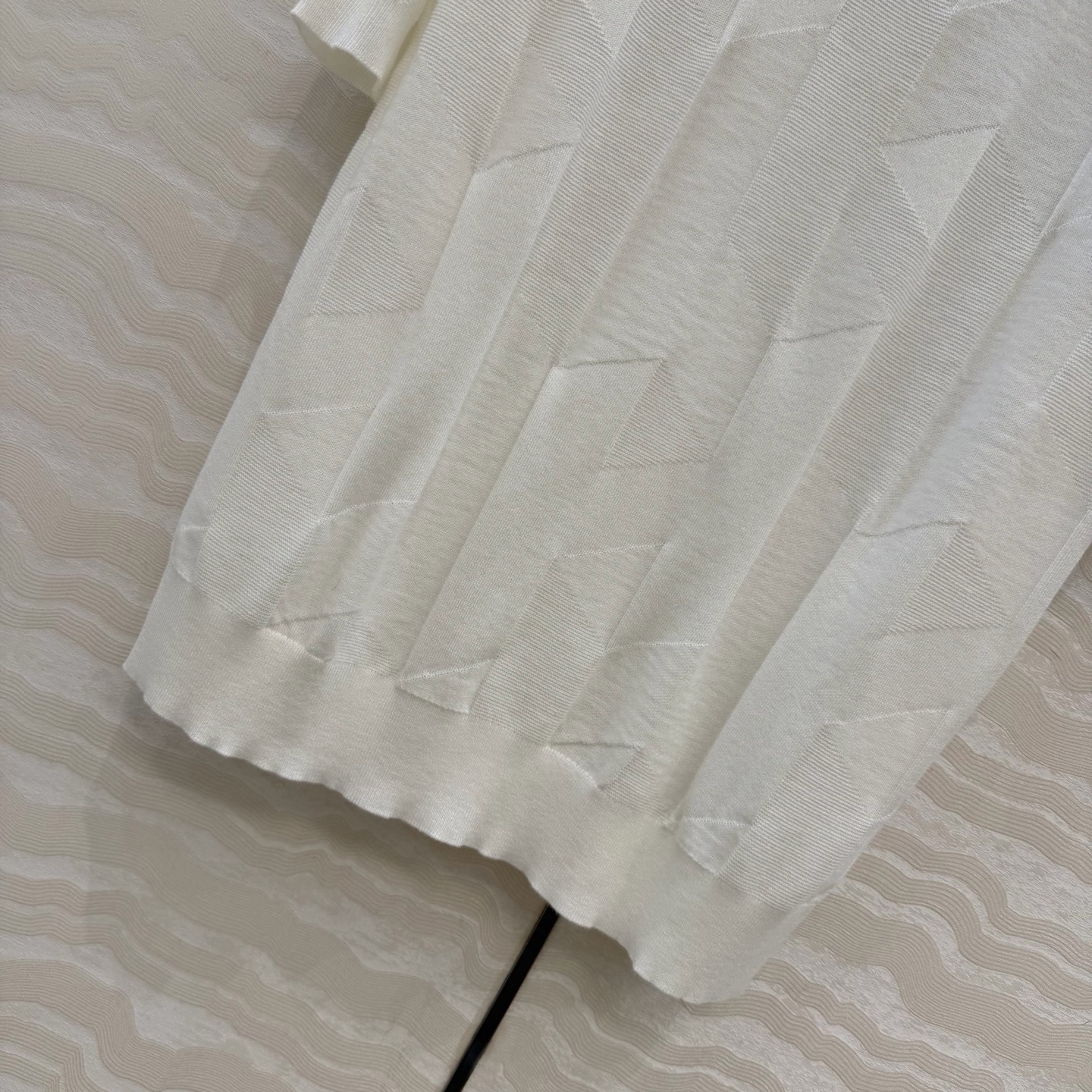 爆单推荐❤️原单品质，H26s早春新品！16针羊毛针织上衣。100%美丽奴羊毛纱线细腻柔软的手感无敌赞！