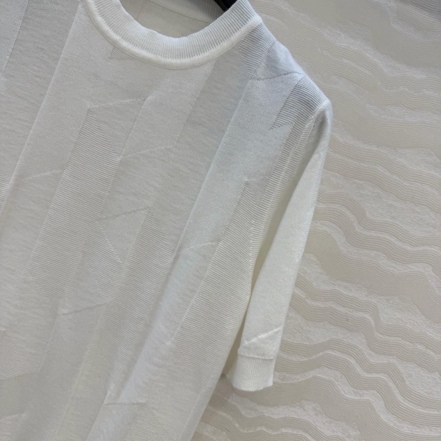 爆单推荐❤️原单品质，H26s早春新品！16针羊毛针织上衣。100%美丽奴羊毛纱线细腻柔软的手感无敌赞！