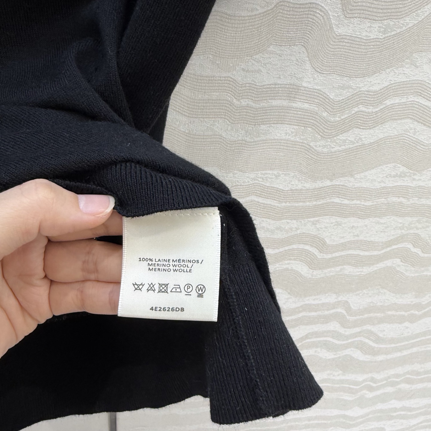 爆单推荐❤️原单品质，H26s早春新品！金币扣享利领 16针羊毛针织上衣。100%美丽奴羊毛纱线细腻柔软