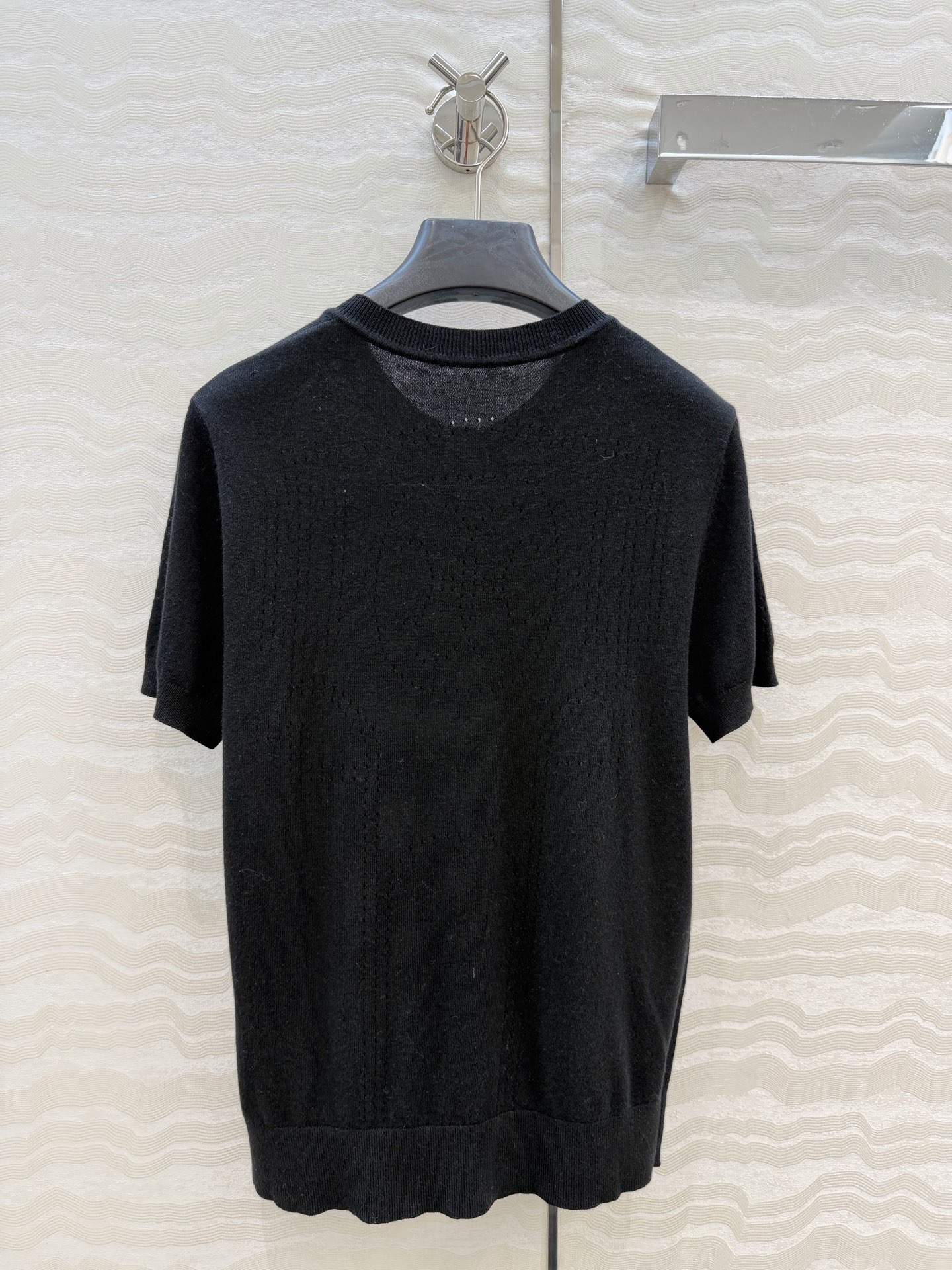 爆单推荐❤️原单品质，H26s早春新品！金币扣享利领 16针羊毛针织上衣。100%美丽奴羊毛纱线细腻柔软